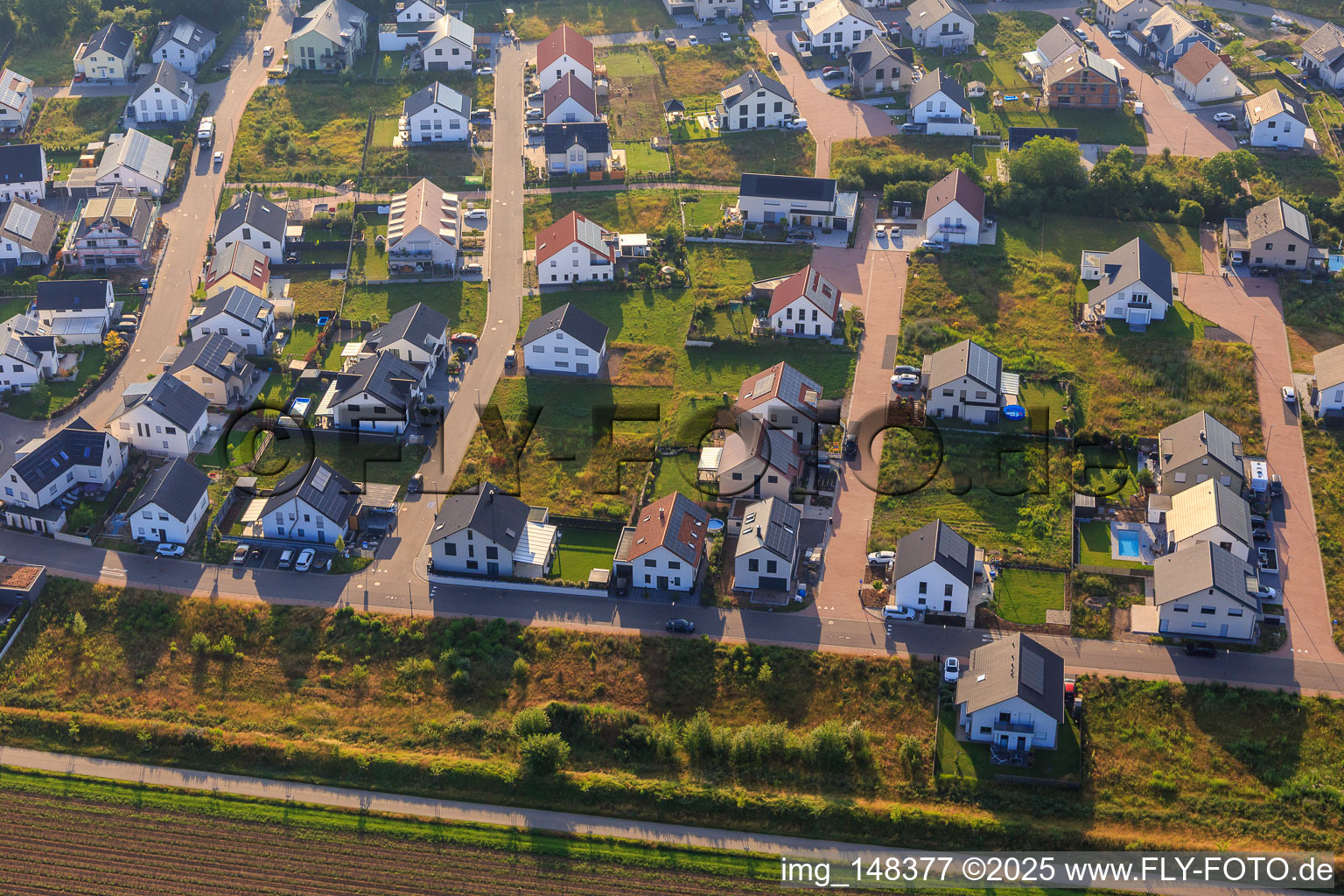 Neubaugebiet K2 in Kandel im Bundesland Rheinland-Pfalz, Deutschland von einer Drohne aus