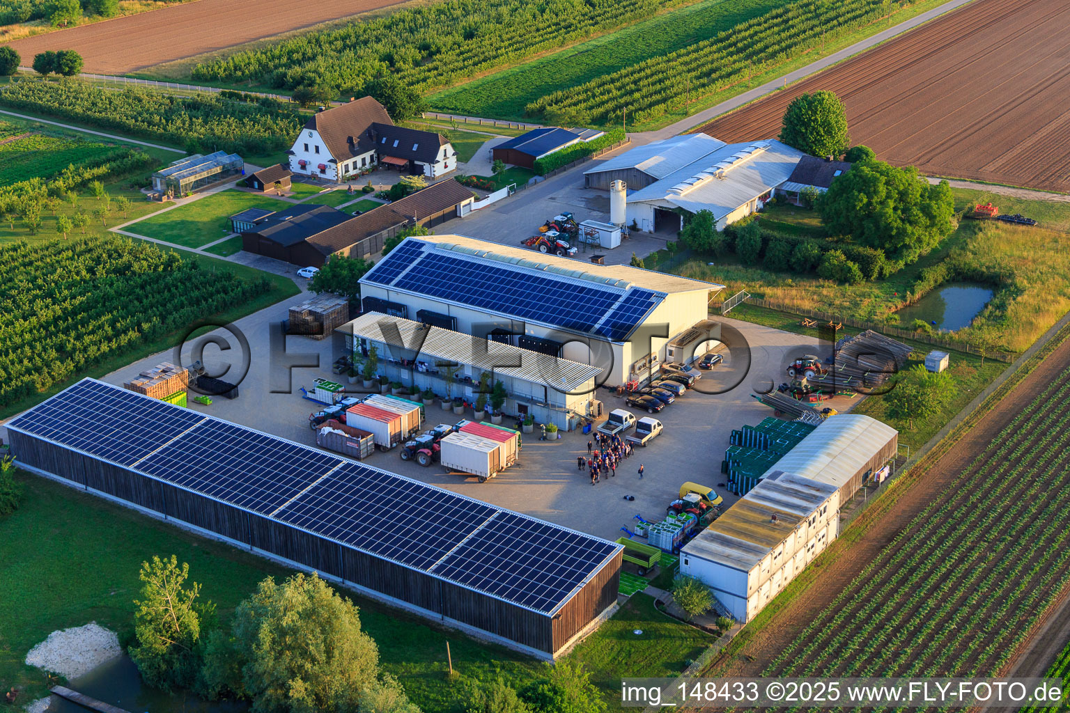 Drohnenbild von Bauers Garten in Winden im Bundesland Rheinland-Pfalz, Deutschland