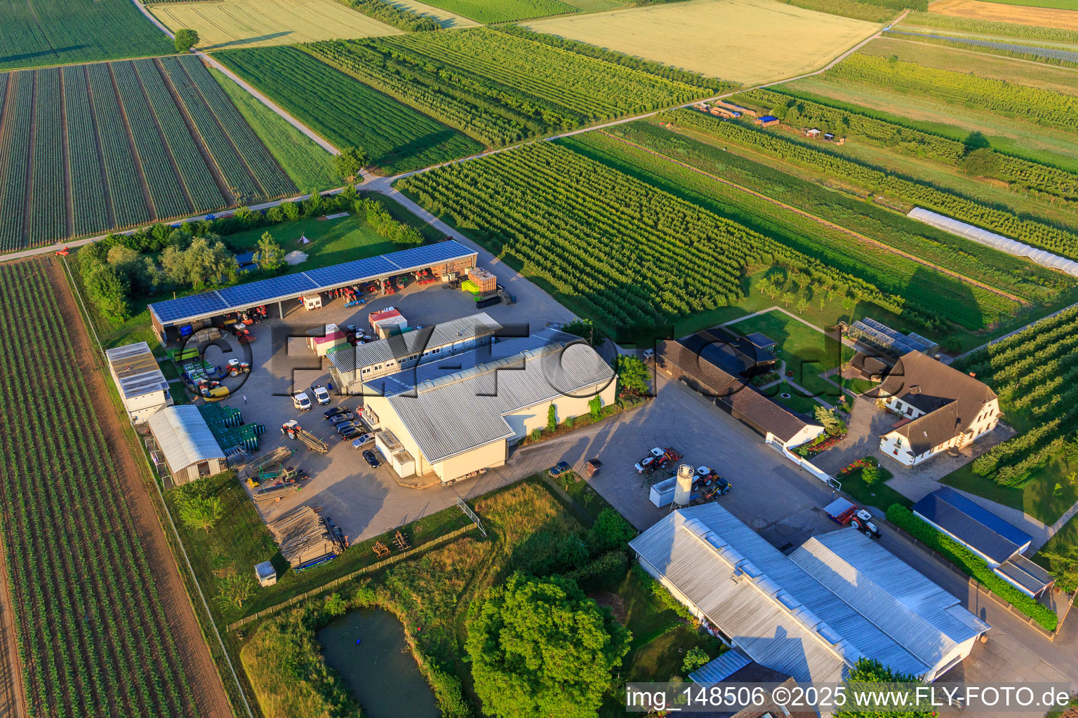 Bauers Garten in Winden im Bundesland Rheinland-Pfalz, Deutschland aus der Luft