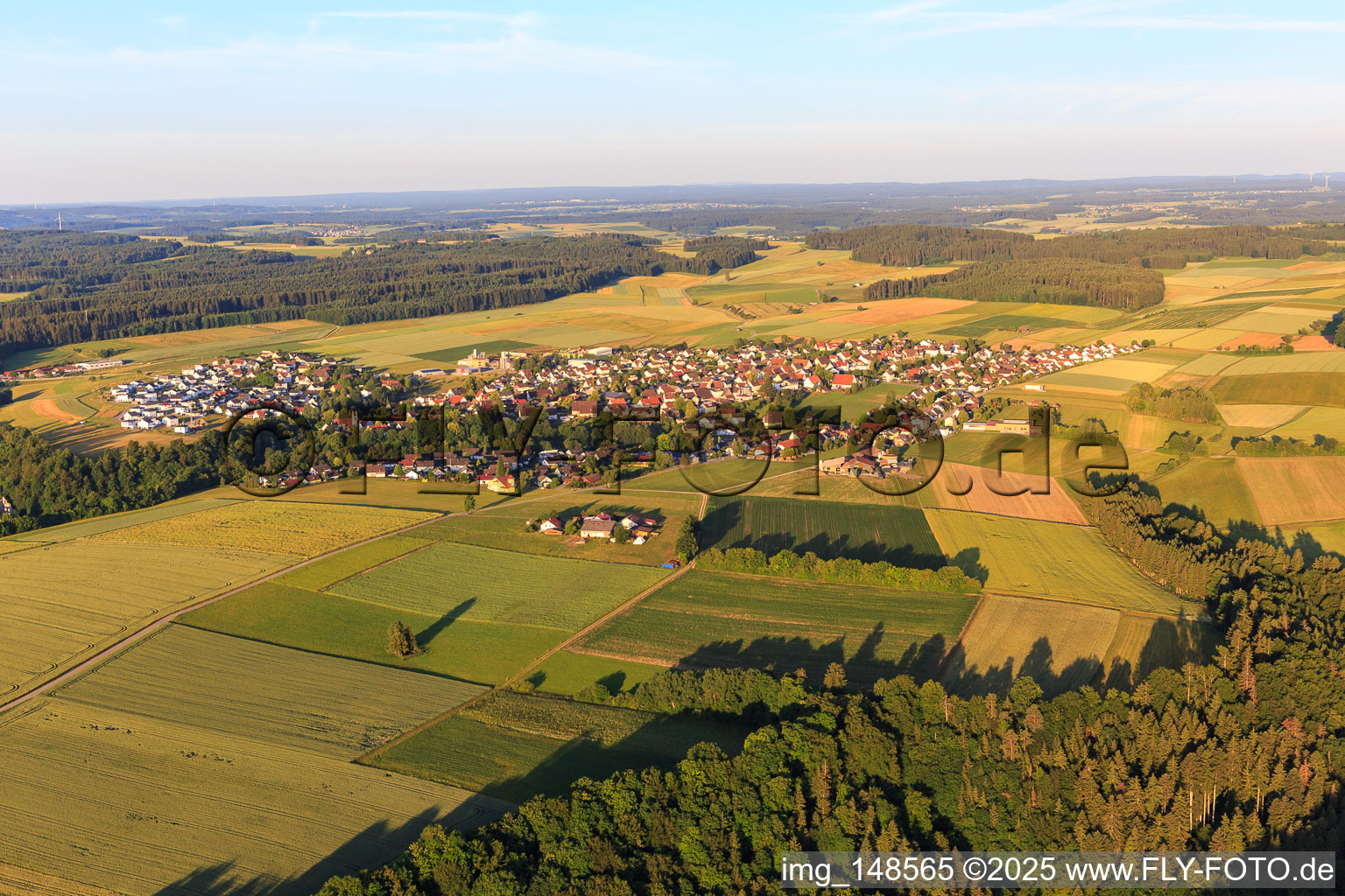 Dorfansicht von Osten in Bösingen im Bundesland Baden-Württemberg, Deutschland