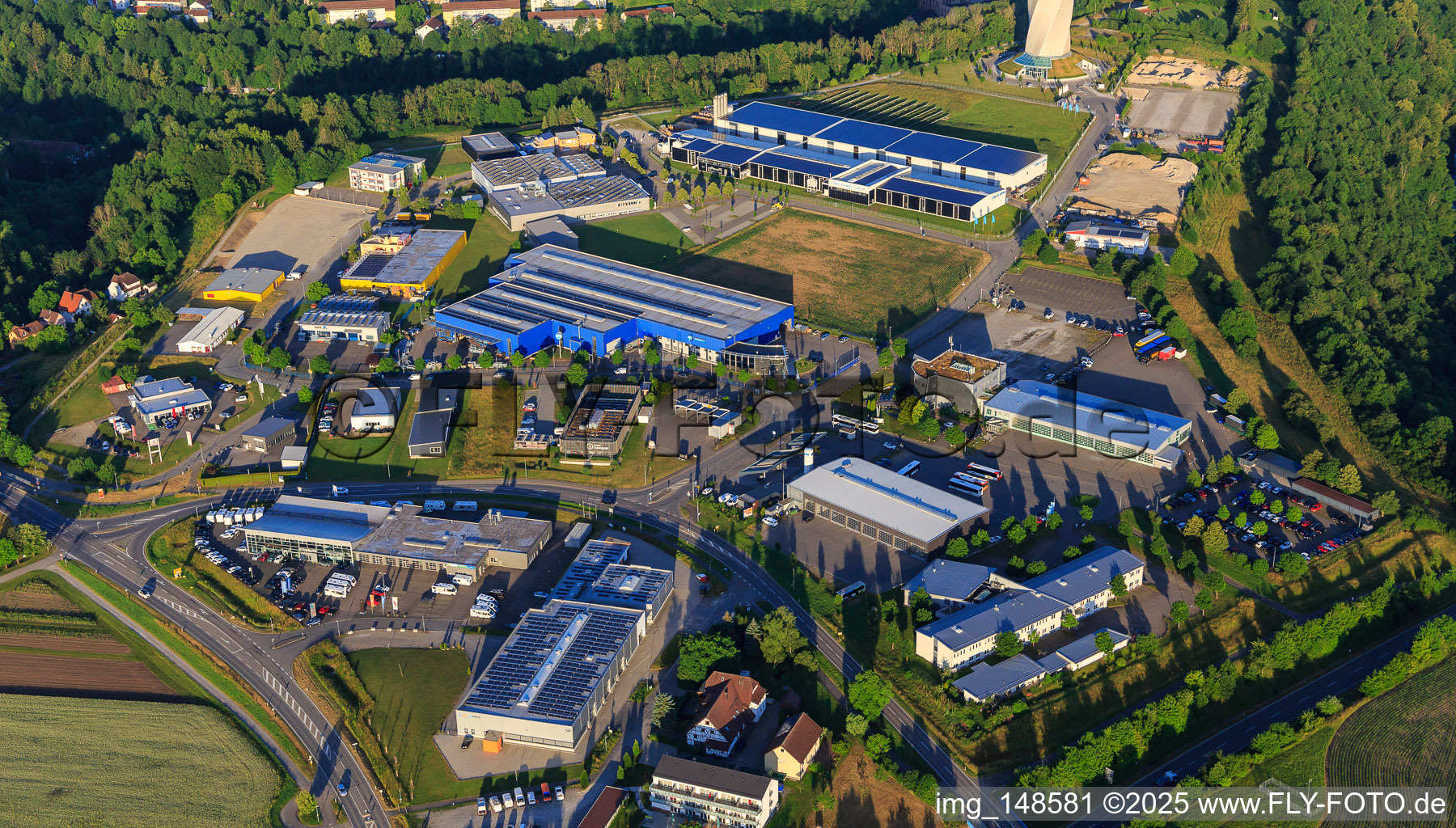 Gewerbegebiet Berner Feld mit AMR GmbH, XBK-KABEL Logistikzentrum , CARSIG GmbH und Kirch – engineering and products GmbH in Rottweil im Bundesland Baden-Württemberg, Deutschland