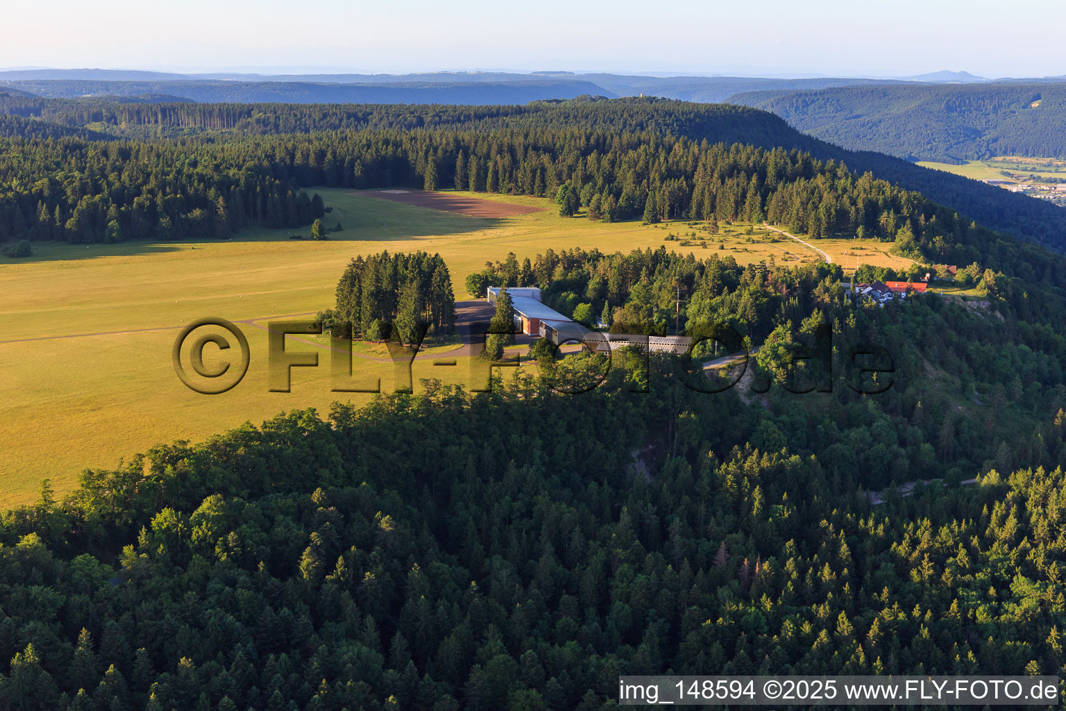 Aeroclub Klippeneck e.V. auf dem Segelfluggelände Klippeneck - AG der Fliegergruppen auf dem Klippeneck e.V in Denkingen im Bundesland Baden-Württemberg, Deutschland