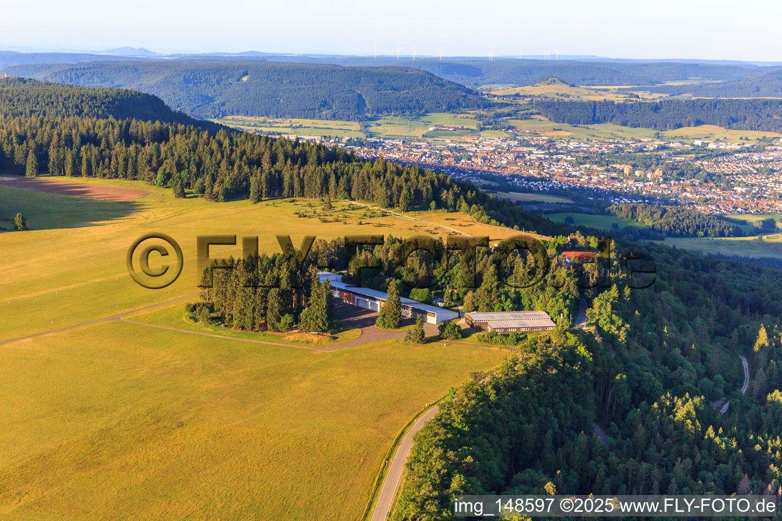 Luftbild von Aeroclub Klippeneck e.V. auf dem Segelfluggelände Klippeneck - AG der Fliegergruppen auf dem Klippeneck e.V in Denkingen im Bundesland Baden-Württemberg, Deutschland