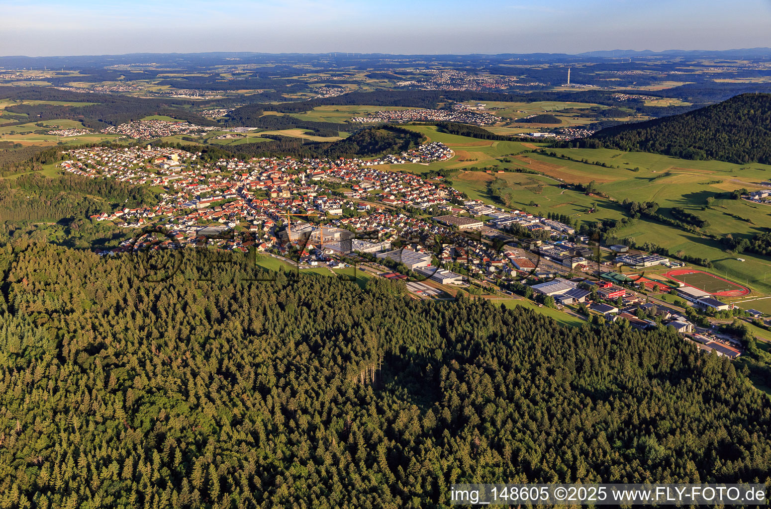 Luftbild von Ortsansicht aus Osten in Gosheim im Bundesland Baden-Württemberg, Deutschland