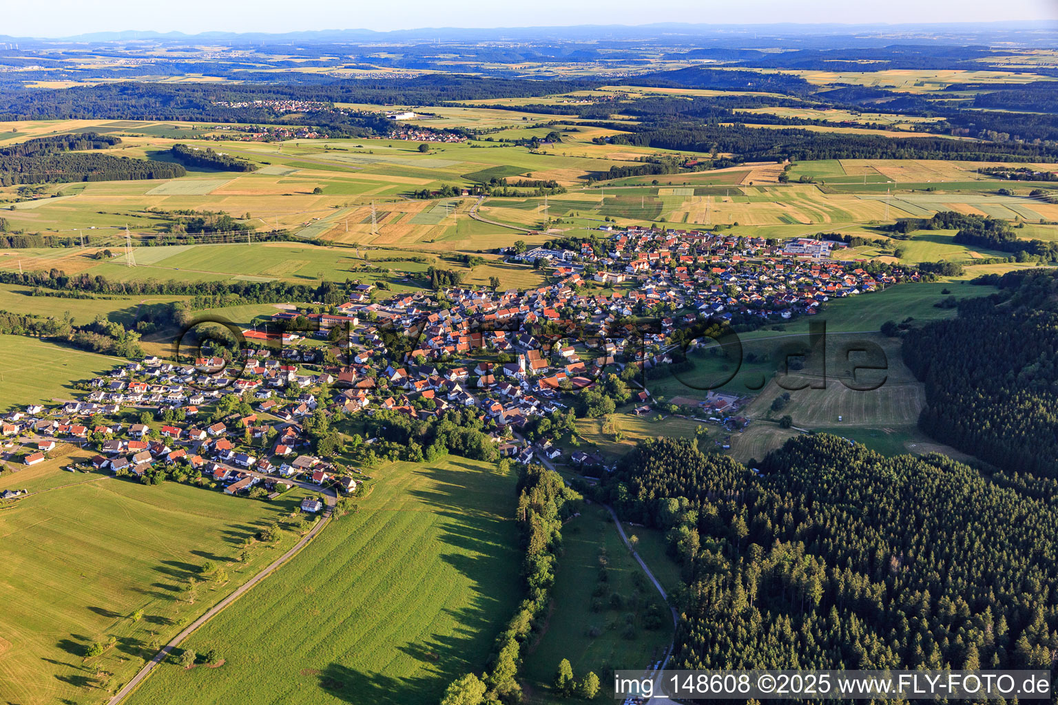 Ortsansicht aus Südosten im Ortsteil Schörzingen in Schömberg im Bundesland Baden-Württemberg, Deutschland