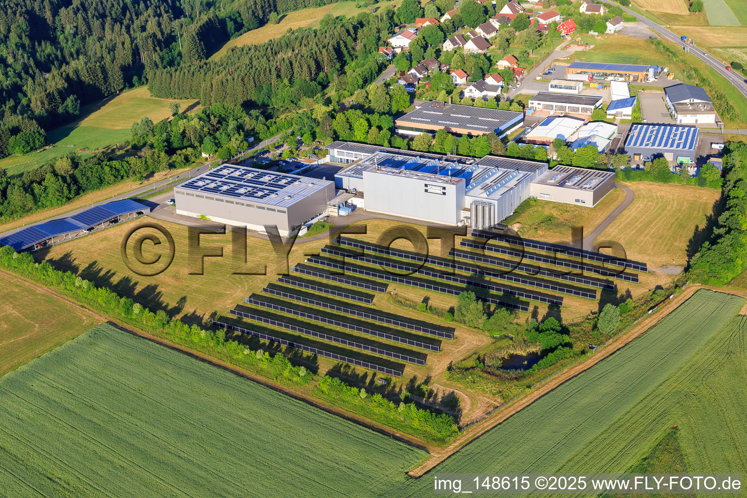 Freifächen-PV-Anlage am Industriegebiet Eferenstraße mit rio-sys und Gebr. Schwarz GmbH im Ortsteil Neukirch in Rottweil im Bundesland Baden-Württemberg, Deutschland