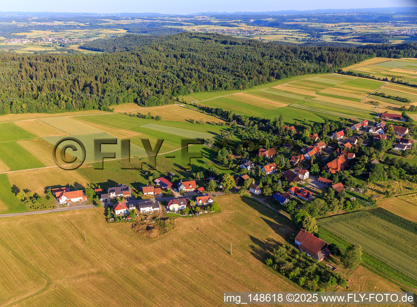 Dorfansicht aus Osten im Ortsteil Vaihingerhof in Rottweil im Bundesland Baden-Württemberg, Deutschland