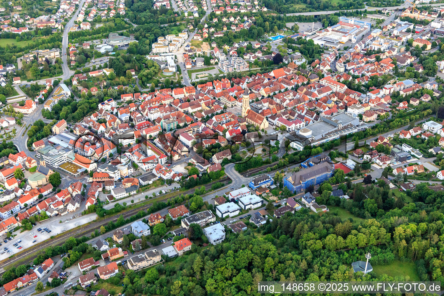 Stadtzentrum mit Stadtkirche am Marktplatz in Balingen im Bundesland Baden-Württemberg, Deutschland