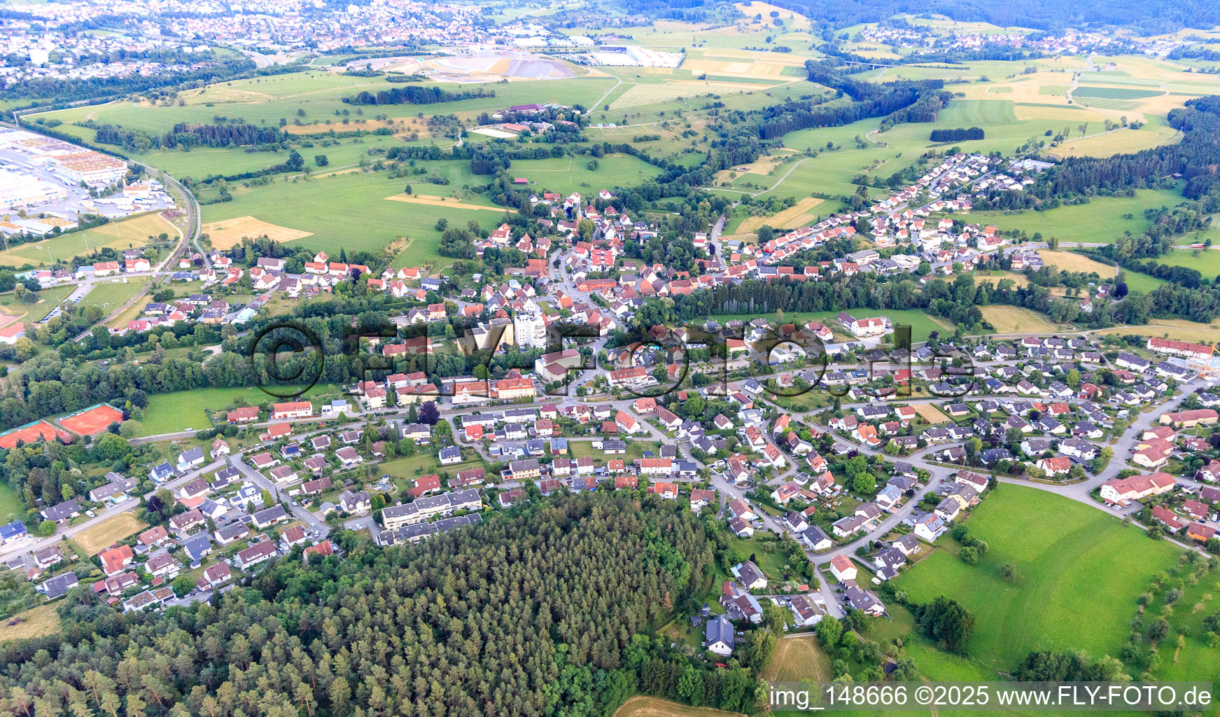 Ortsansicht aus Norden im Ortsteil Endingen in Balingen im Bundesland Baden-Württemberg, Deutschland