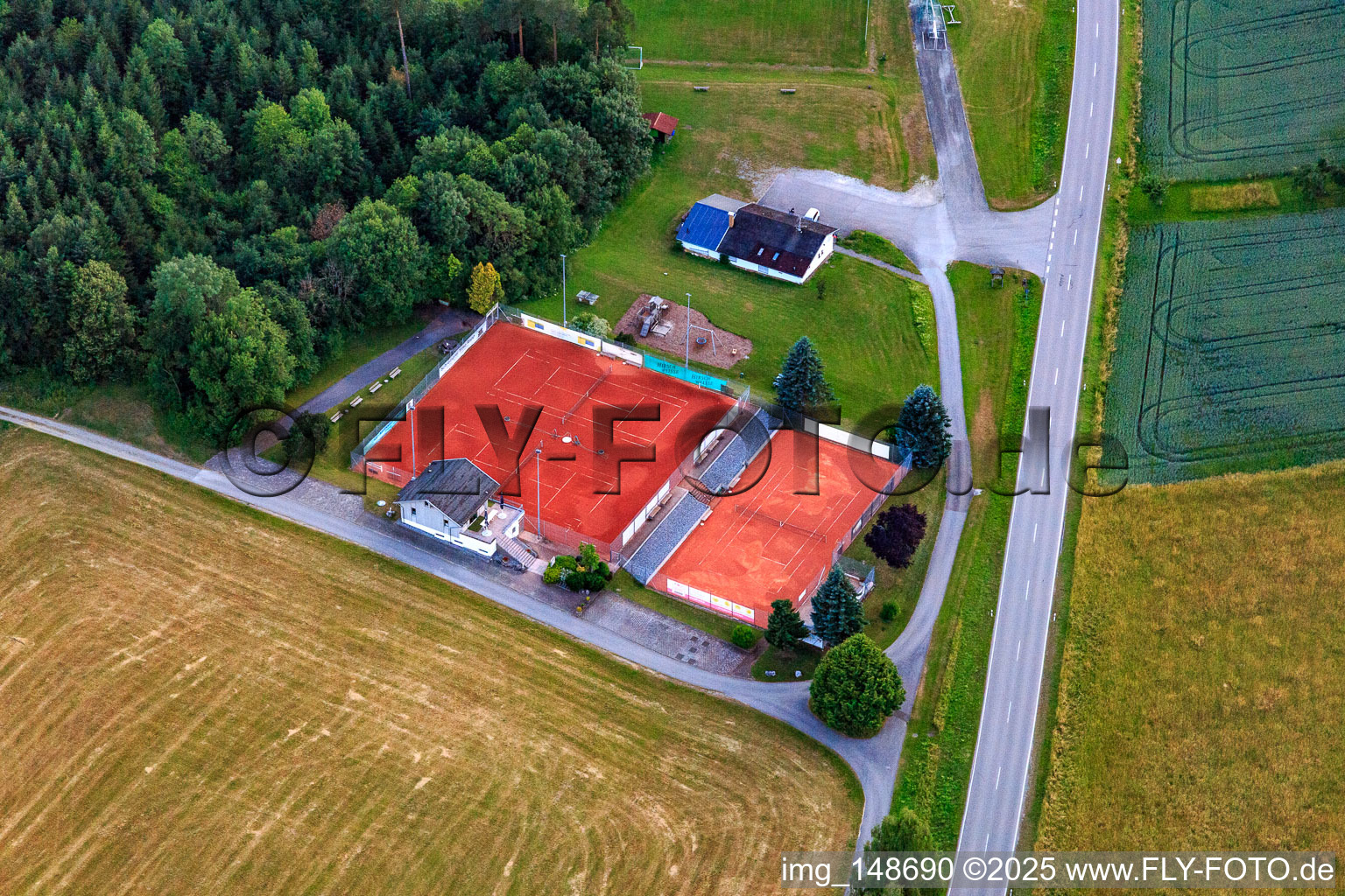 Tennisplatz des HTC Harthausen 1998 e.V in Epfendorf im Bundesland Baden-Württemberg, Deutschland