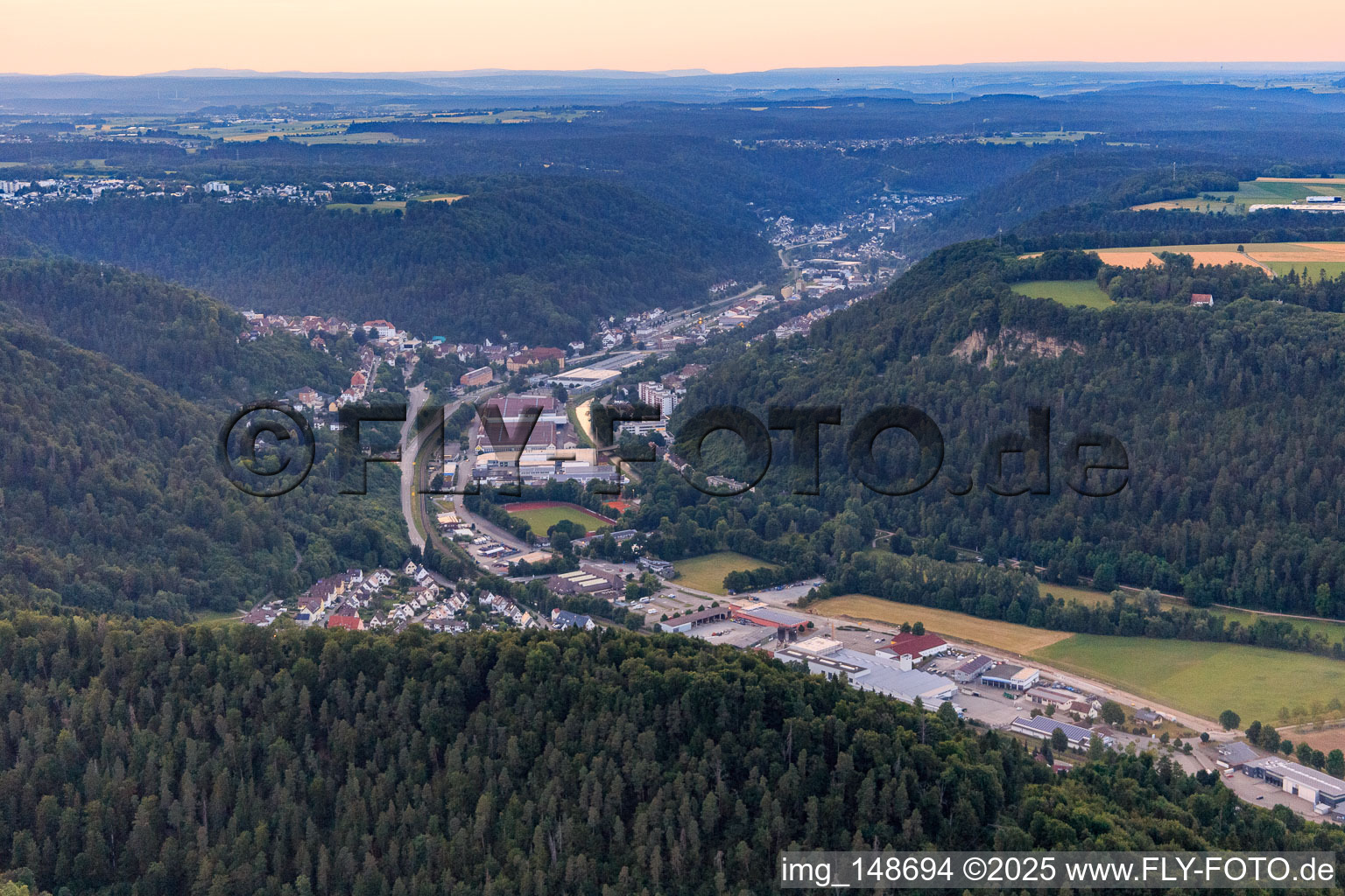 Neckartal aus Südosten am Abend in Oberndorf am Neckar im Bundesland Baden-Württemberg, Deutschland