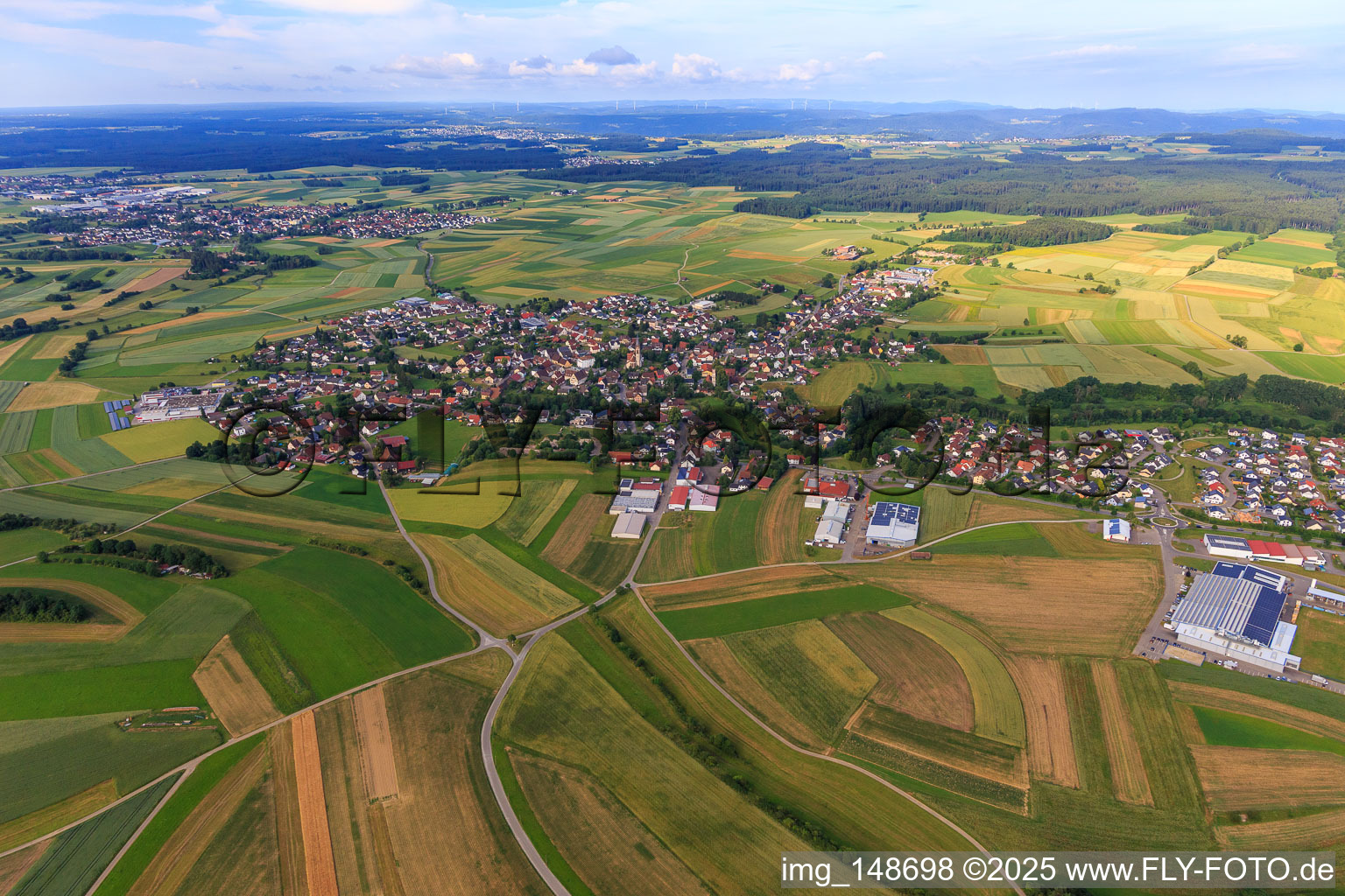 Ortsansicht aus Osten im Ortsteil Winzeln in Fluorn-Winzeln im Bundesland Baden-Württemberg, Deutschland