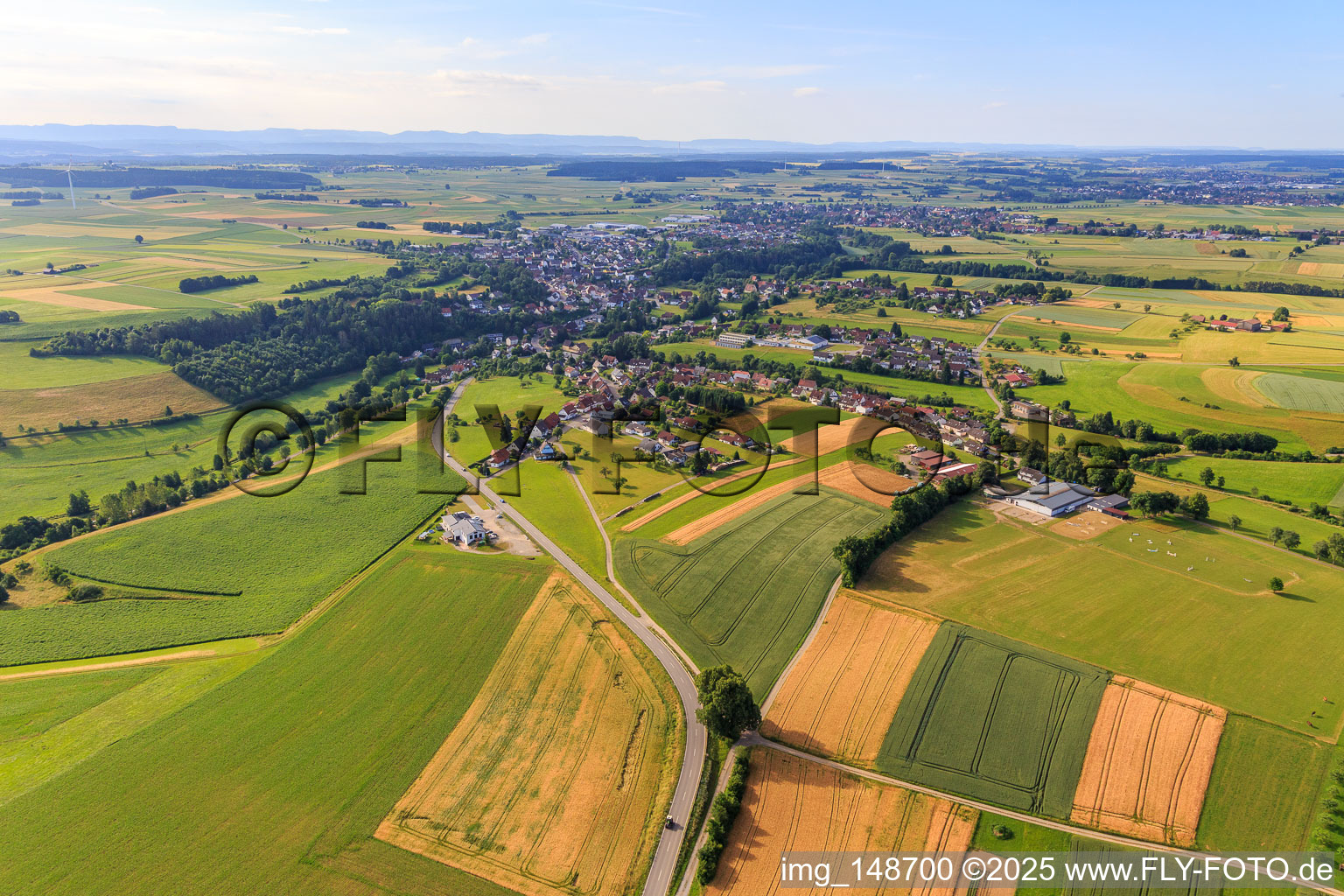 Ortsansicht aus Norden im Ortsteil Fluorn in Fluorn-Winzeln im Bundesland Baden-Württemberg, Deutschland