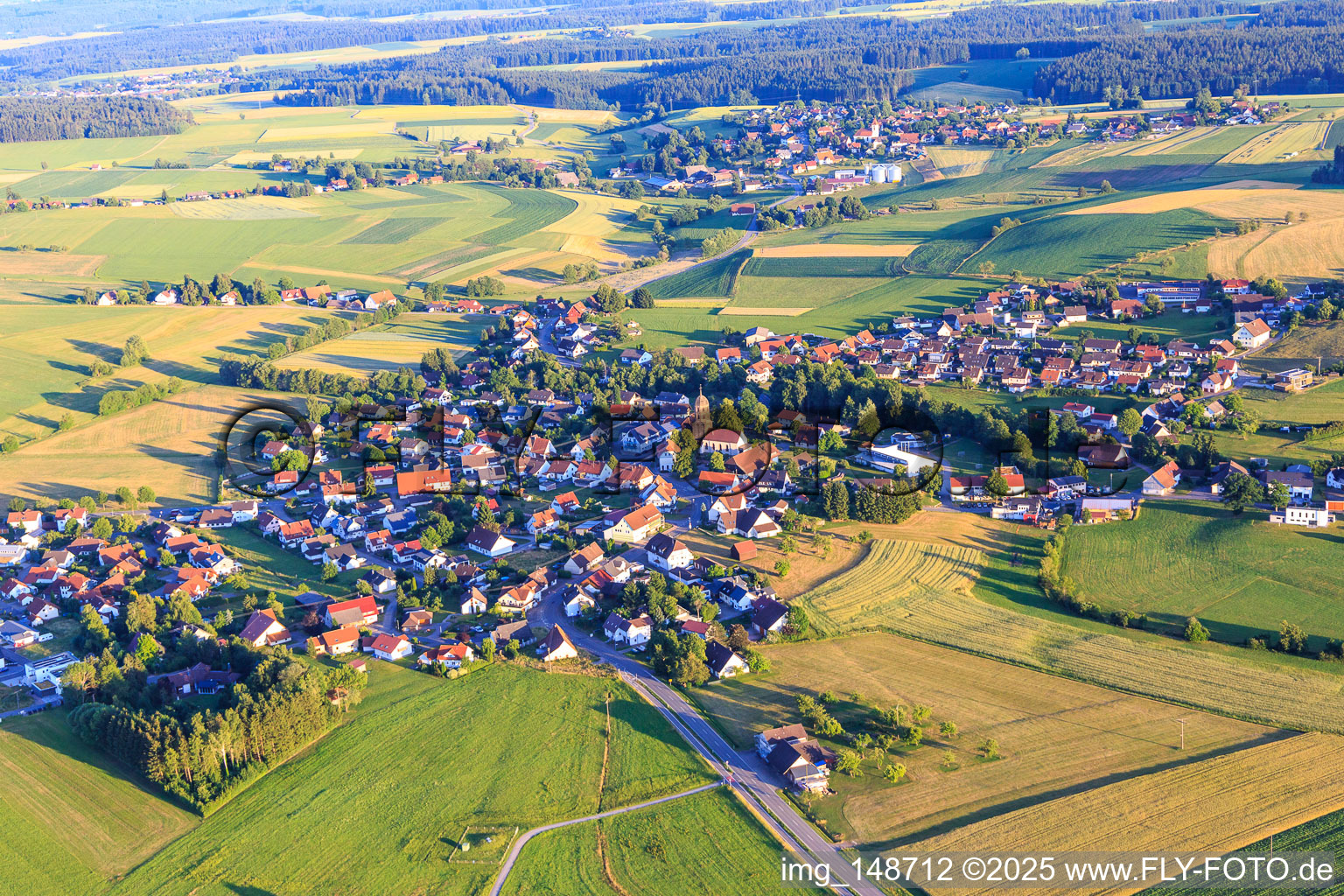 Dorfansicht aus Norden im Ortsteil Mariazell in Eschbronn im Bundesland Baden-Württemberg, Deutschland