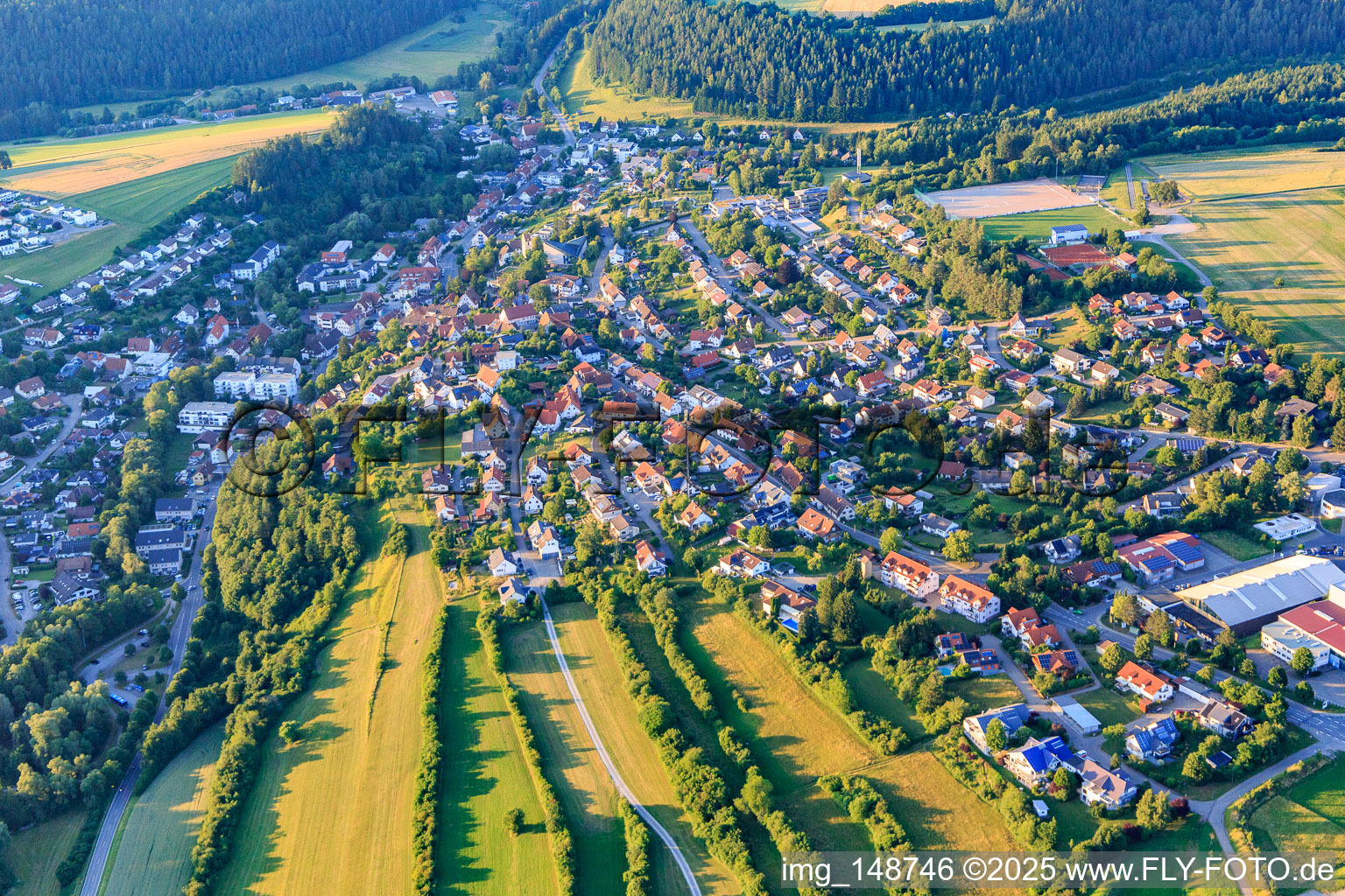 Ortsübersicht aus Süden in Niedereschach im Bundesland Baden-Württemberg, Deutschland