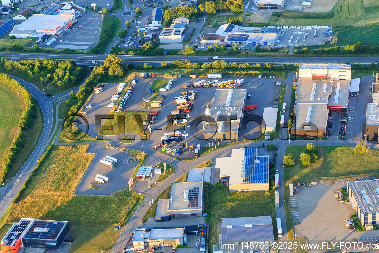 Riess GmbH & Co. KG, Truck Competence Center | Mercedes-Benz | DAF, ASS Car GmbH Abschleppservice und Schöler Fördertechnik AG in Zimmern ob Rottweil im Bundesland Baden-Württemberg, Deutschland