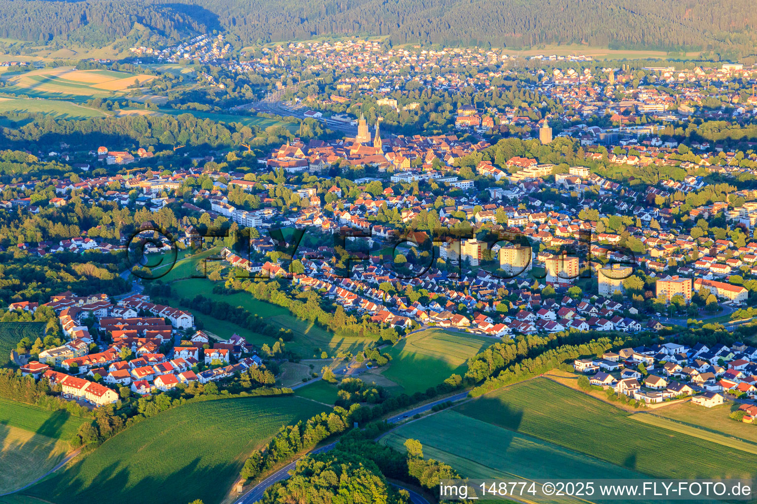 Stadtansicht aus Nordwesten mit Zimmerner Straße in Rottweil im Bundesland Baden-Württemberg, Deutschland