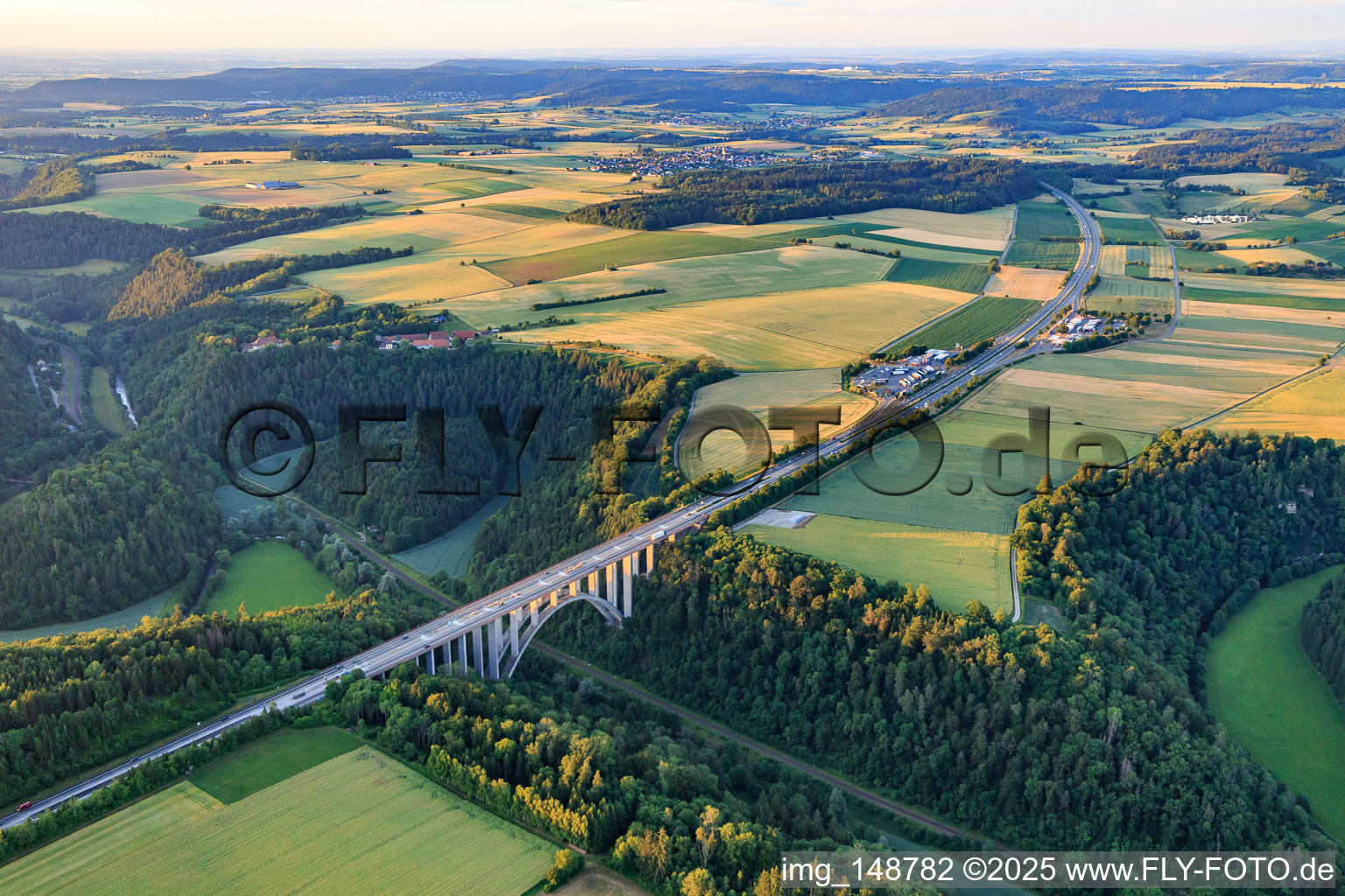 Baustelle auf der Neckarburgbrücke für die A81 in Rottweil im Bundesland Baden-Württemberg, Deutschland