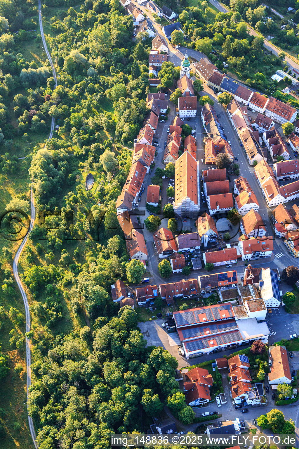 Luftaufnahme von Historischer Ortskern mit Fruchtkasten und Stadtkirche in Rosenfeld im Bundesland Baden-Württemberg, Deutschland