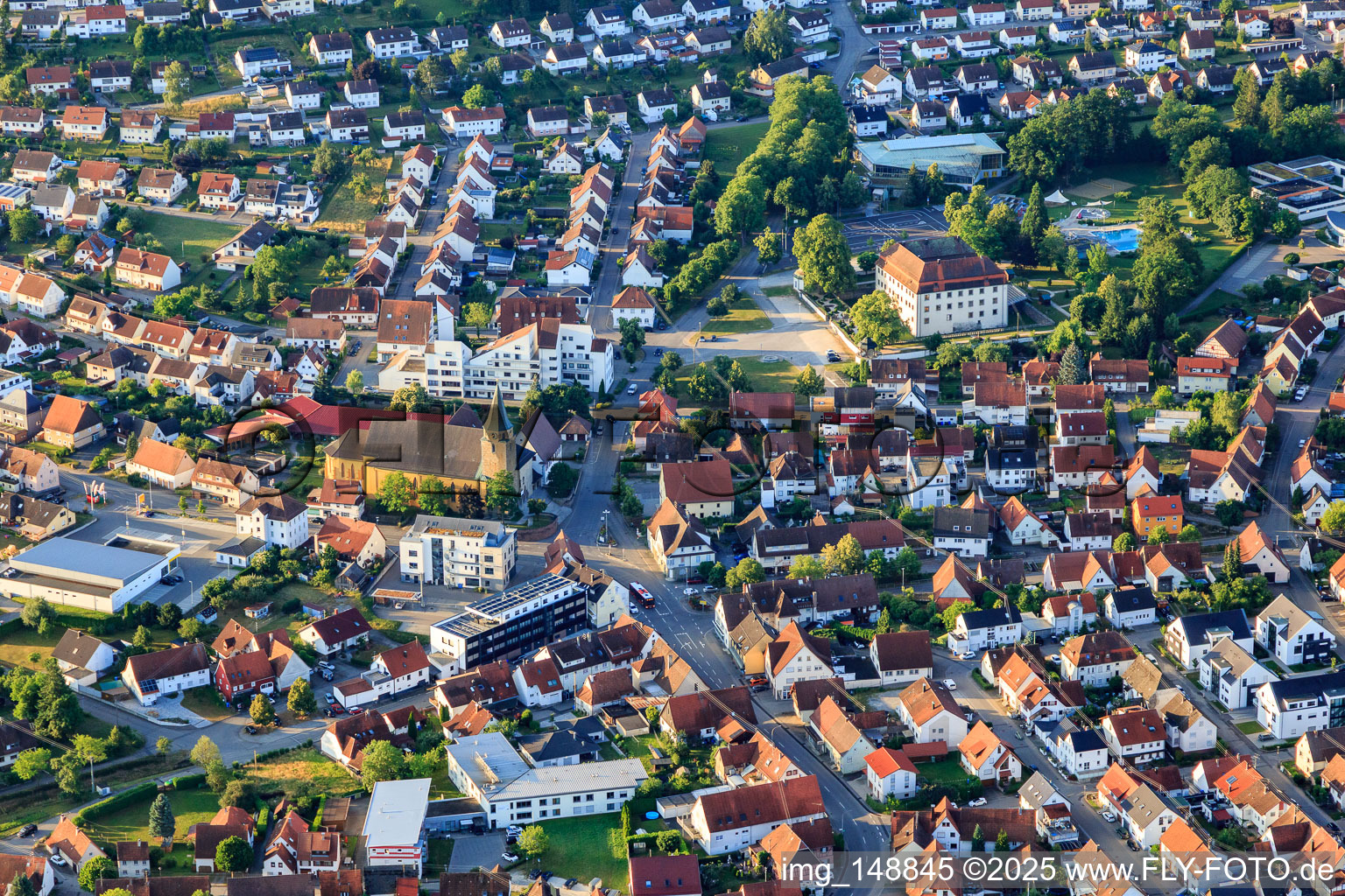 Stadtzentrum mit Schloss Geislingen und Kirche St. Ulrich im Bundesland Baden-Württemberg, Deutschland