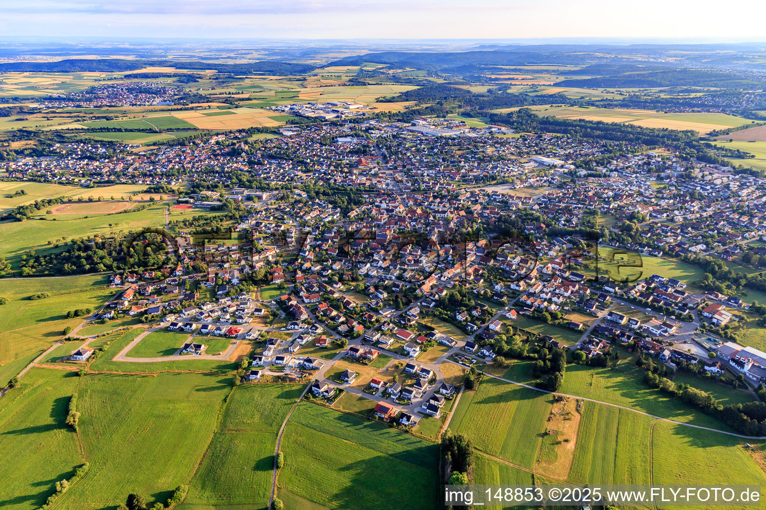 Ortsansicht aus Süden im Ortsteil Steinhofen in Bisingen im Bundesland Baden-Württemberg, Deutschland