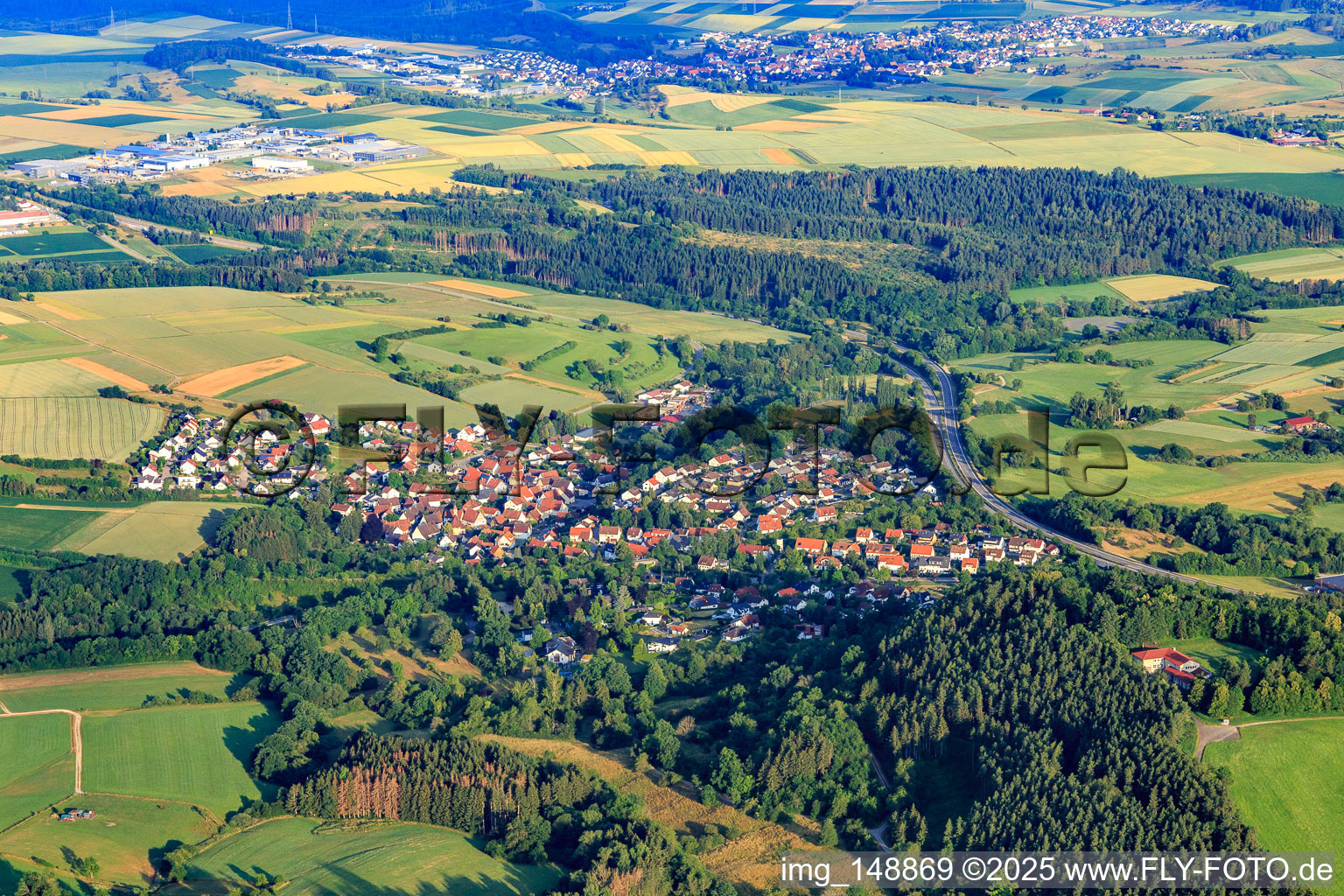 Ortsansicht aus Osten im Ortsteil Wessingen in Bisingen im Bundesland Baden-Württemberg, Deutschland