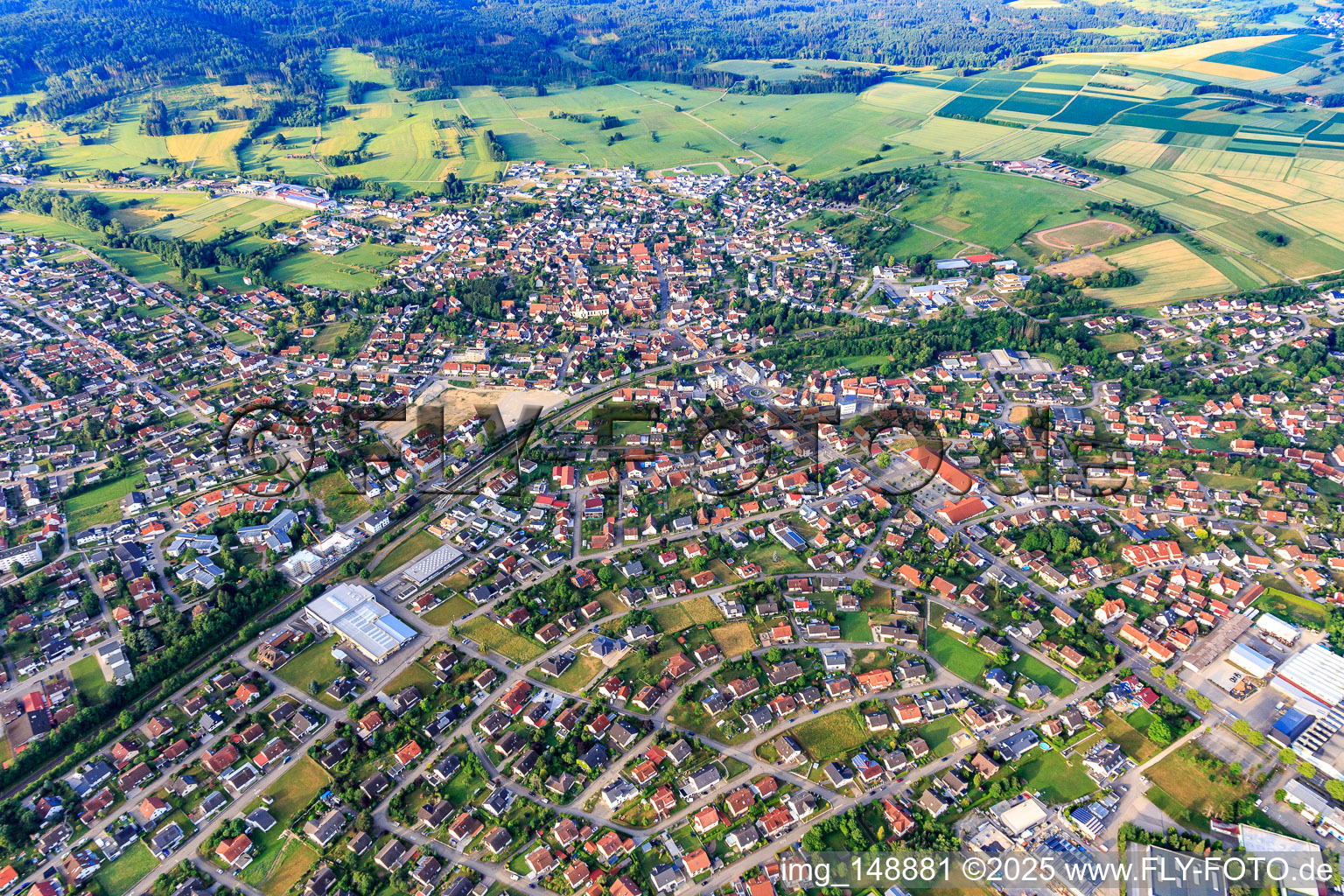 Ortsansicht aus Norden im Ortsteil Steinhofen in Bisingen im Bundesland Baden-Württemberg, Deutschland