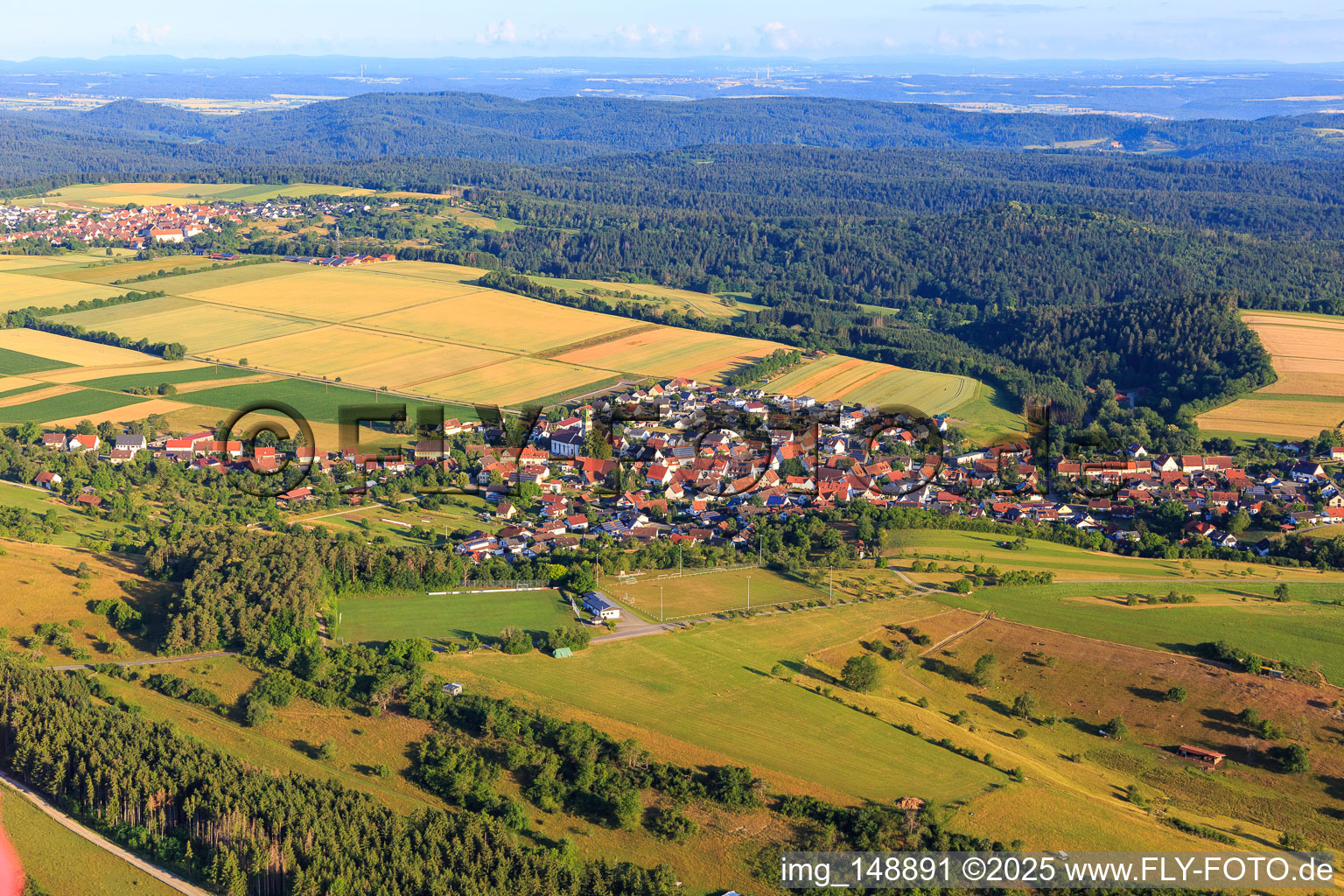 Ortsansicht aus Osten im Ortsteil Erlaheim in Geislingen im Bundesland Baden-Württemberg, Deutschland