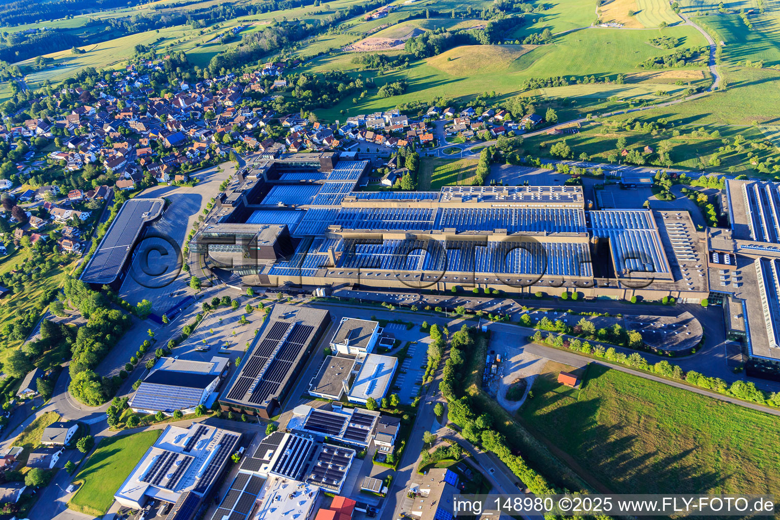 Firmengelände der ARBURG GmbH + Co KG aus Westen in Loßburg im Bundesland Baden-Württemberg, Deutschland
