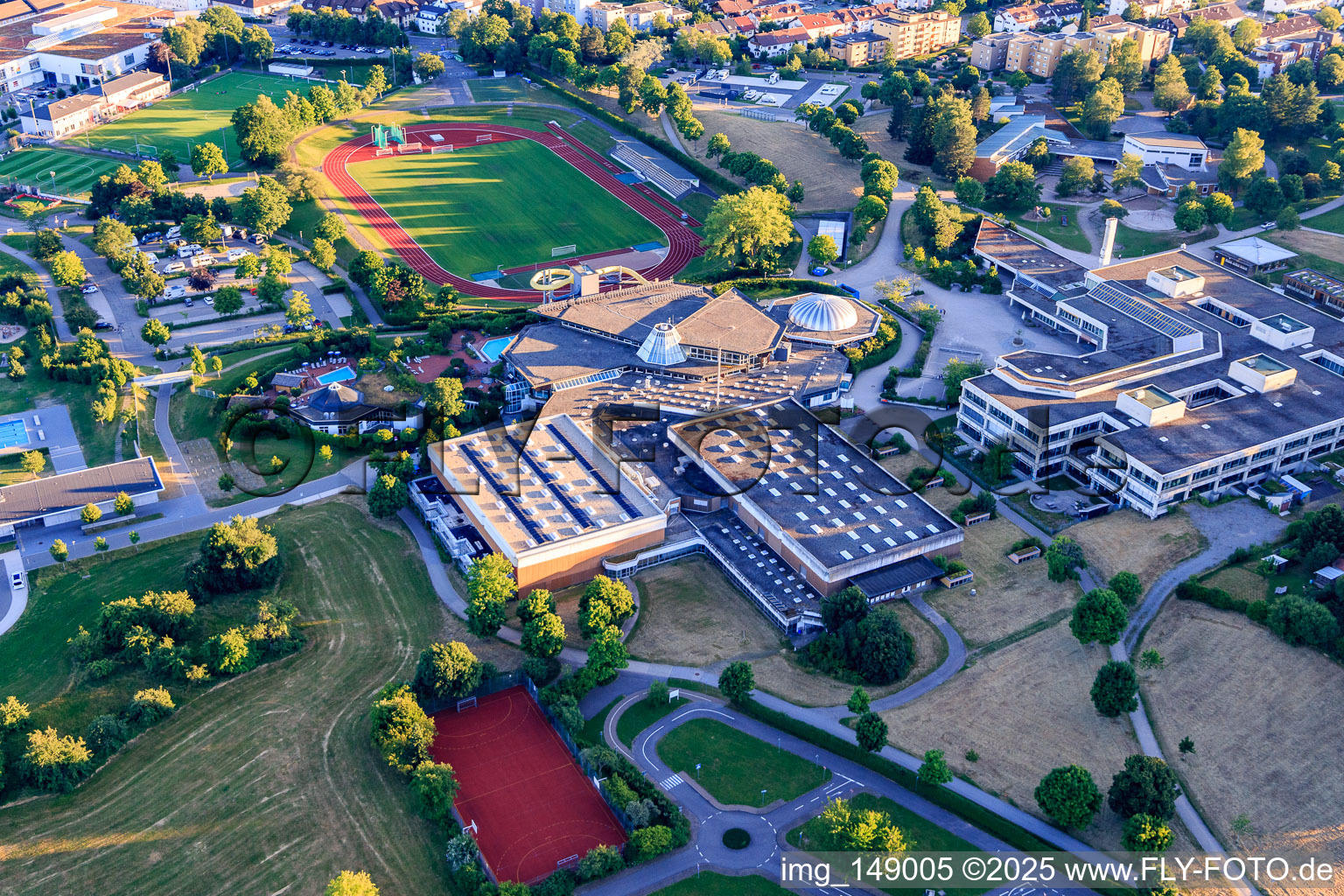 Panorama-Bad Freudenstadt, Hermann-Saam-Sportfeld der Spielvereinigung Freudenstad, Theodor-Gerhardt-Schule, Kepler Gymnasium, Jugendverkehrsschule Freudenstadt, Stadionhalle und Kreishalle im Bundesland Baden-Württemberg, Deutschland