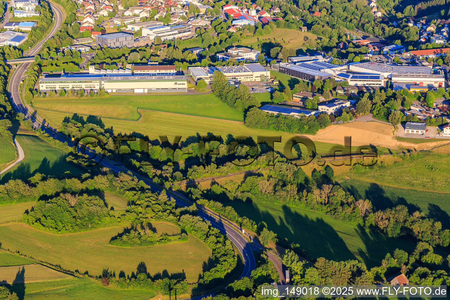 Industriegebiet Hochgerichtstraße mit Nedo GmbH & Co. KG Vermessungsgeräte und Kläger Spritzguss GmbH & Co. KG in Dornstetten im Bundesland Baden-Württemberg, Deutschland