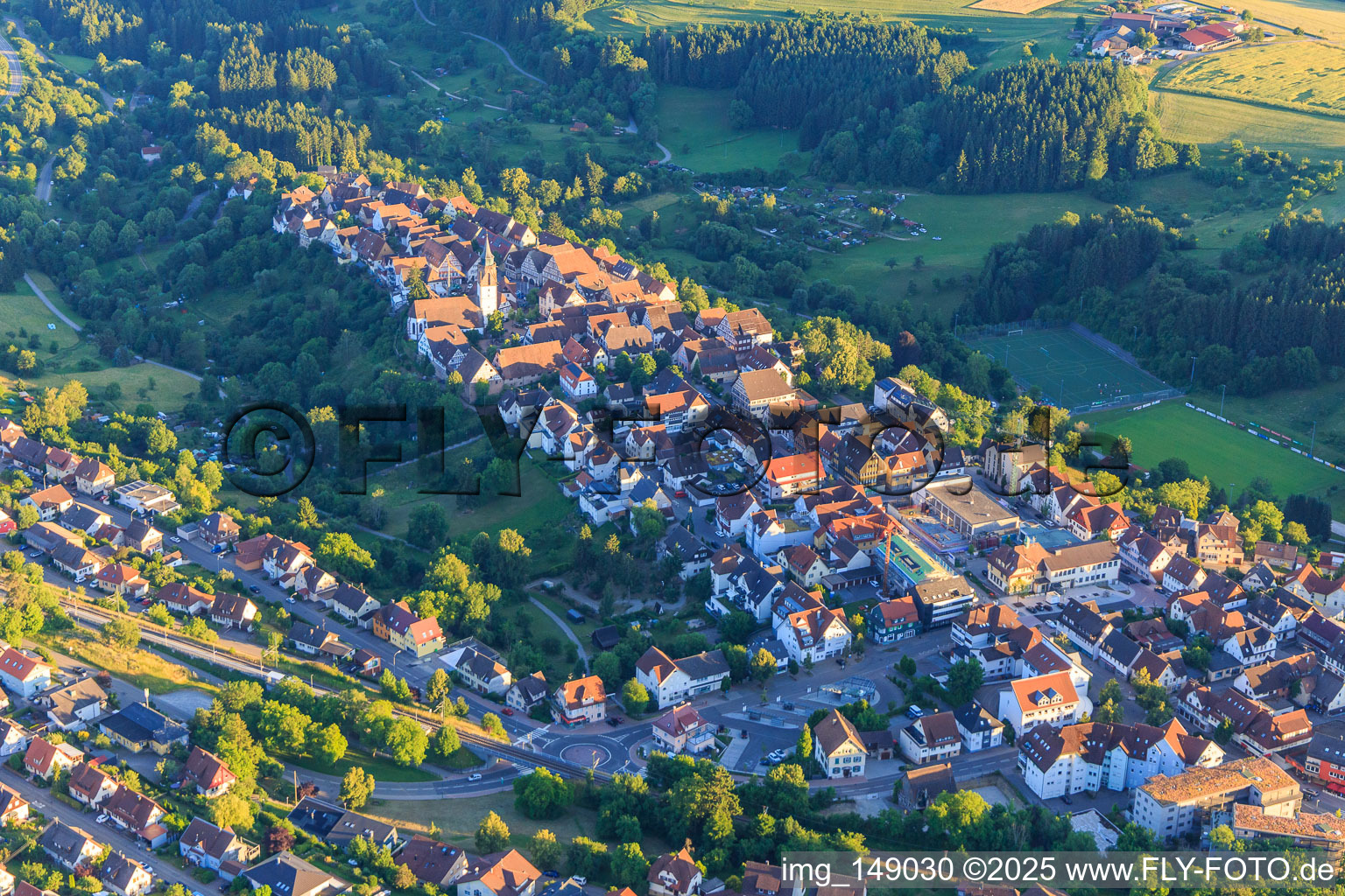 Hauptstraße aus Nordosten in Dornstetten im Bundesland Baden-Württemberg, Deutschland