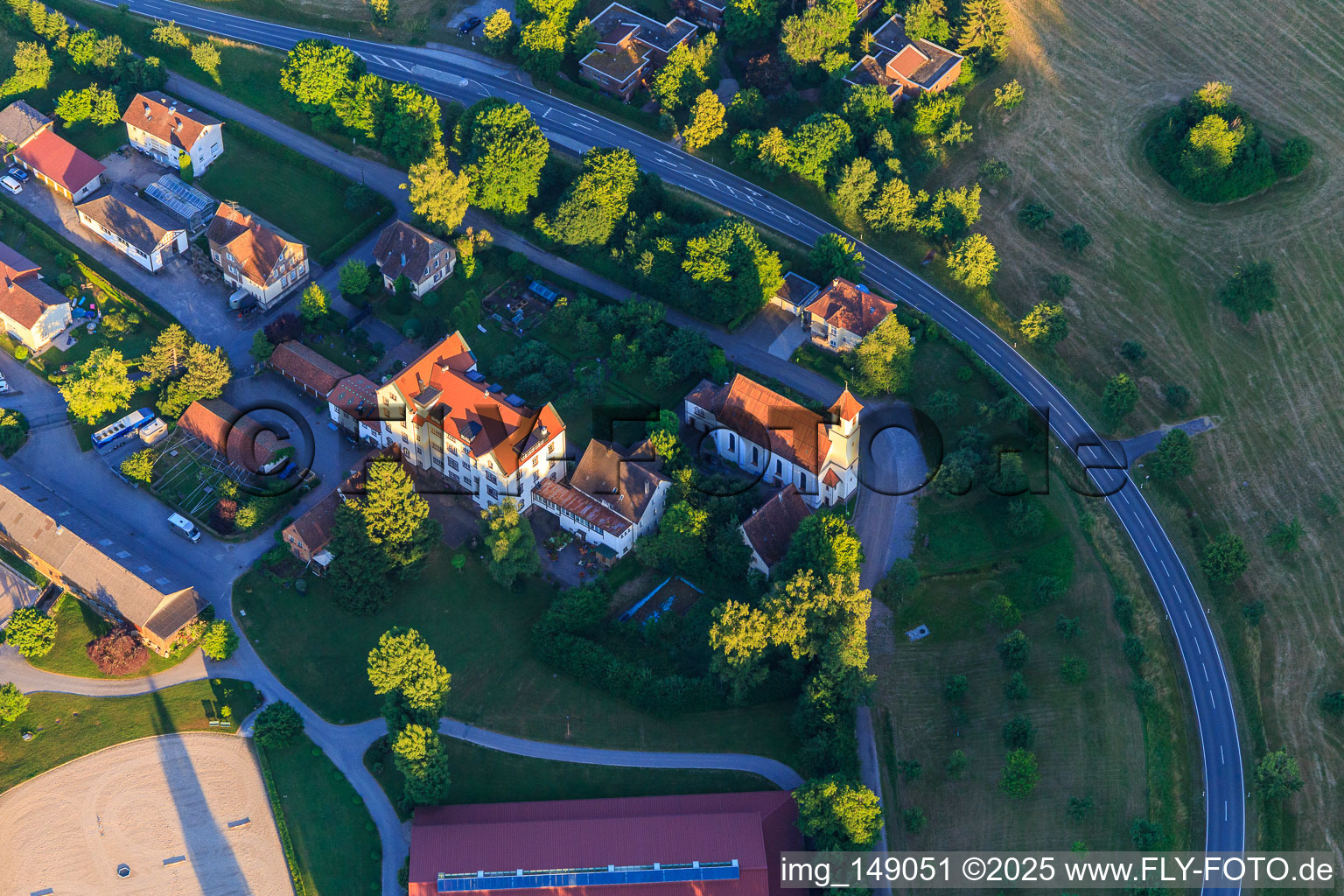 Luftbild von Reitanlage Heiligenbronn des R. C. Heiligenbronn e.V. bei der Wallfahrtskirche Heiligenbronn im Ortsteil Salzstetten in Waldachtal im Bundesland Baden-Württemberg, Deutschland