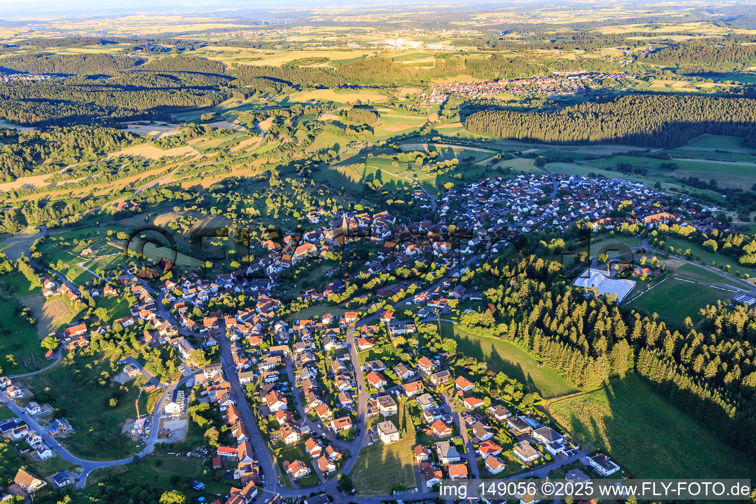 Dorfansicht aus Nordwesten im Ortsteil Salzstetten in Waldachtal im Bundesland Baden-Württemberg, Deutschland