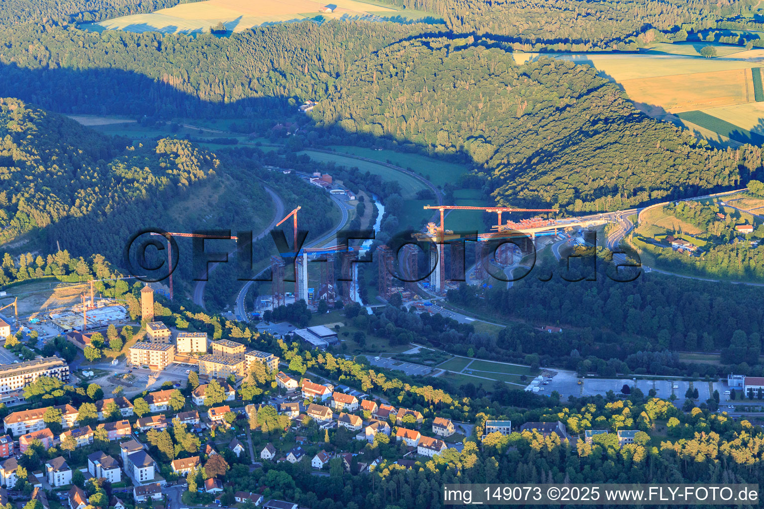 Baustelle der Neckartalhochbrücke Horb am Neckar zur Überquerung des Neckars für die B32 / B28 im Ortsteil Nordstetten im Bundesland Baden-Württemberg, Deutschland