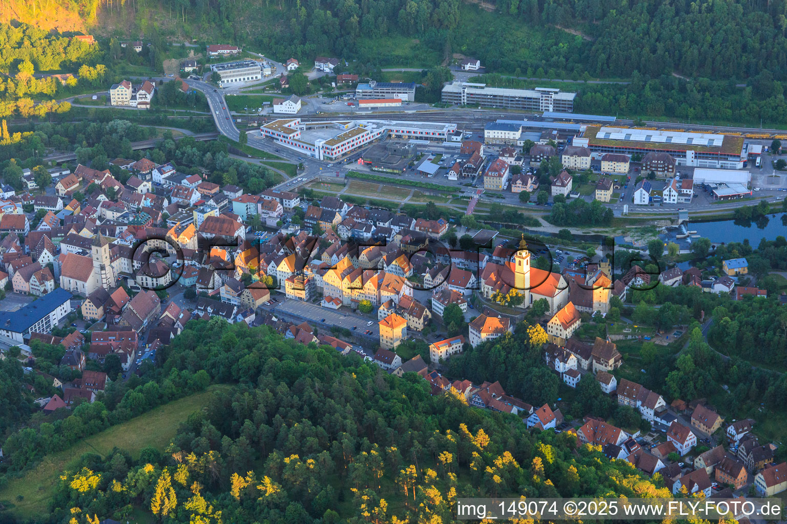 Altstadt mit Marktstraße Burg Hohenberg und Stiftskirche Heilig Kreuz in Horb am Neckar im Bundesland Baden-Württemberg, Deutschland