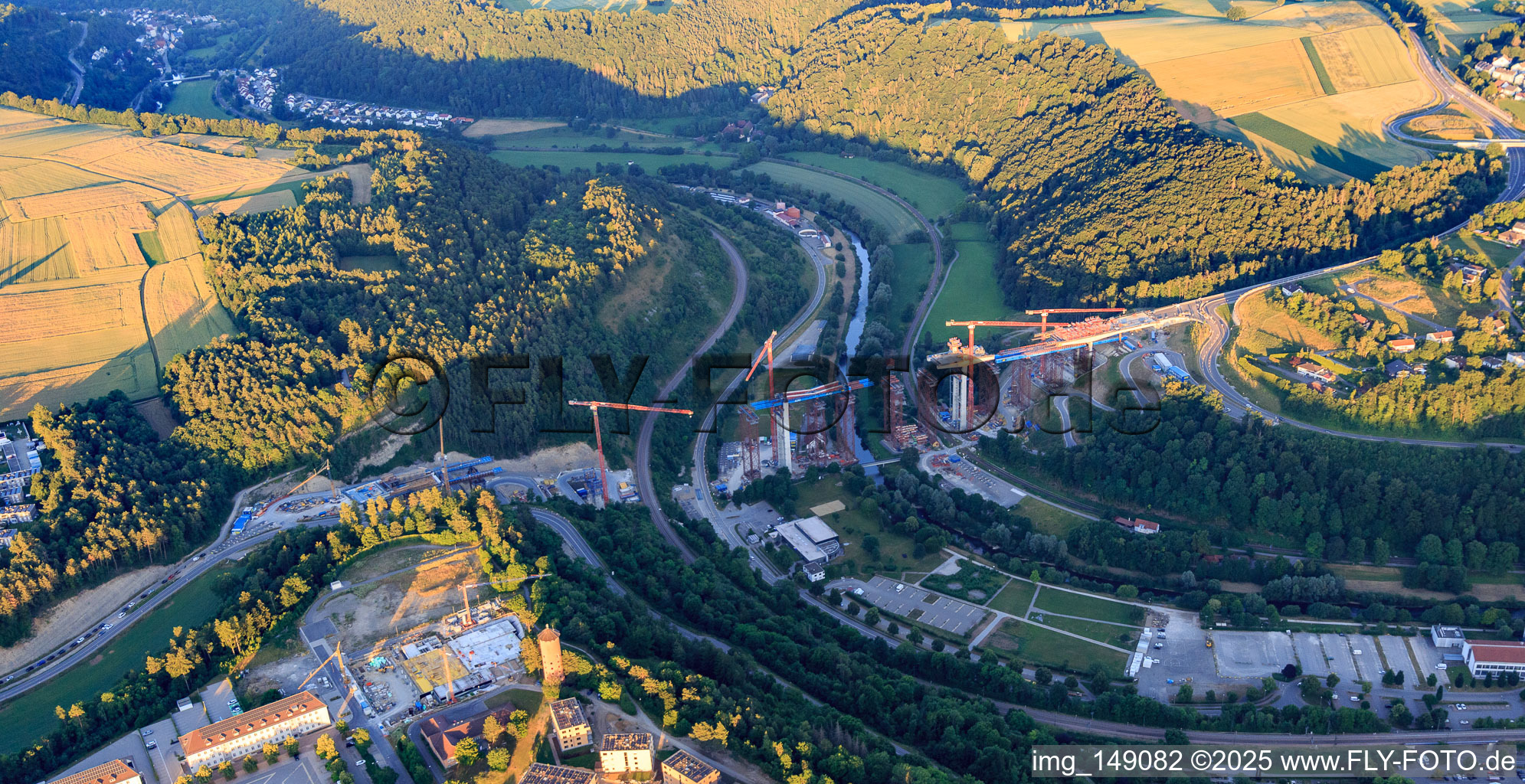 Luftaufnahme von Baustelle der Neckartalhochbrücke Horb am Neckar zur Überquerung des Neckars für die B32 / B28 im Ortsteil Nordstetten im Bundesland Baden-Württemberg, Deutschland