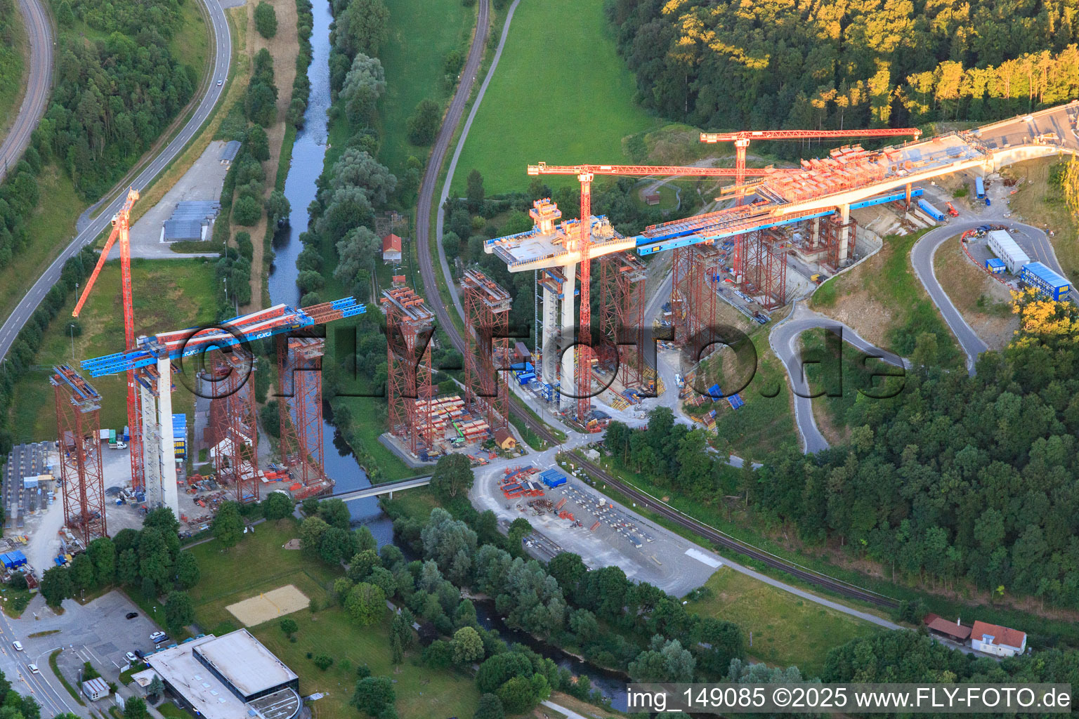 Baustelle der Neckartalhochbrücke Horb am Neckar zur Überquerung des Neckars für die B32 / B28 im Ortsteil Nordstetten im Bundesland Baden-Württemberg, Deutschland von oben