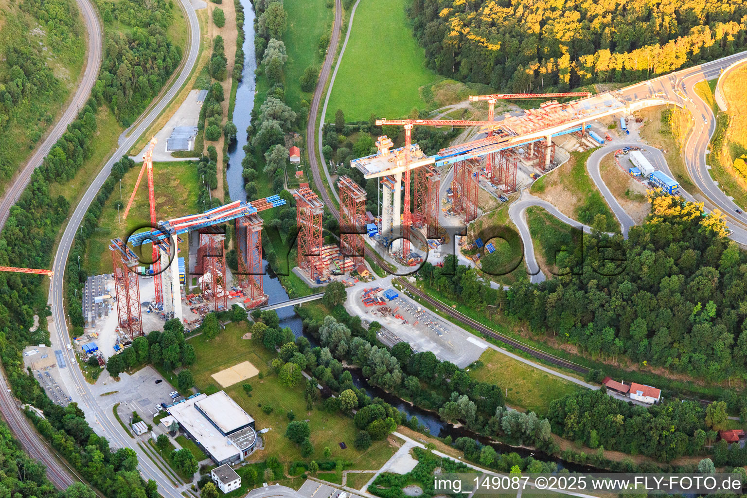 Baustelle der Neckartalhochbrücke Horb am Neckar zur Überquerung des Neckars für die B32 / B28 im Bundesland Baden-Württemberg, Deutschland
