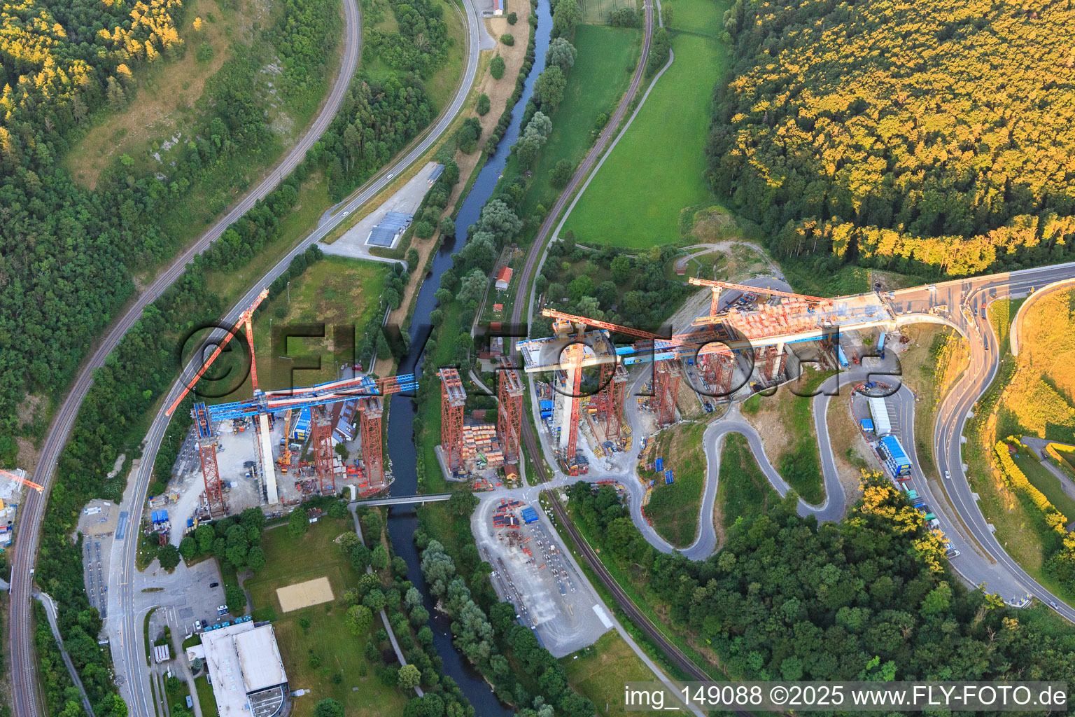 Baustelle der Neckartalhochbrücke Horb am Neckar zur Überquerung des Neckars für die B32 / B28 im Ortsteil Nordstetten im Bundesland Baden-Württemberg, Deutschland aus der Luft