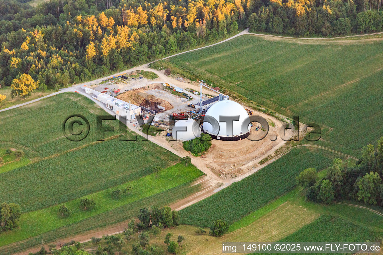 Biogasreaktoren und PV-Dächer in Sulz am Neckar im Bundesland Baden-Württemberg, Deutschland