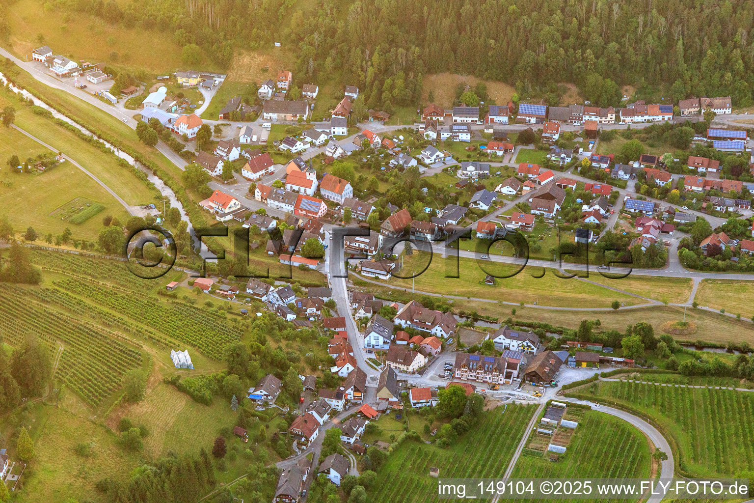 Dorfansicht im Glatt-Tal aus Süden im Ortsteil Hopfau in Sulz am Neckar im Bundesland Baden-Württemberg, Deutschland