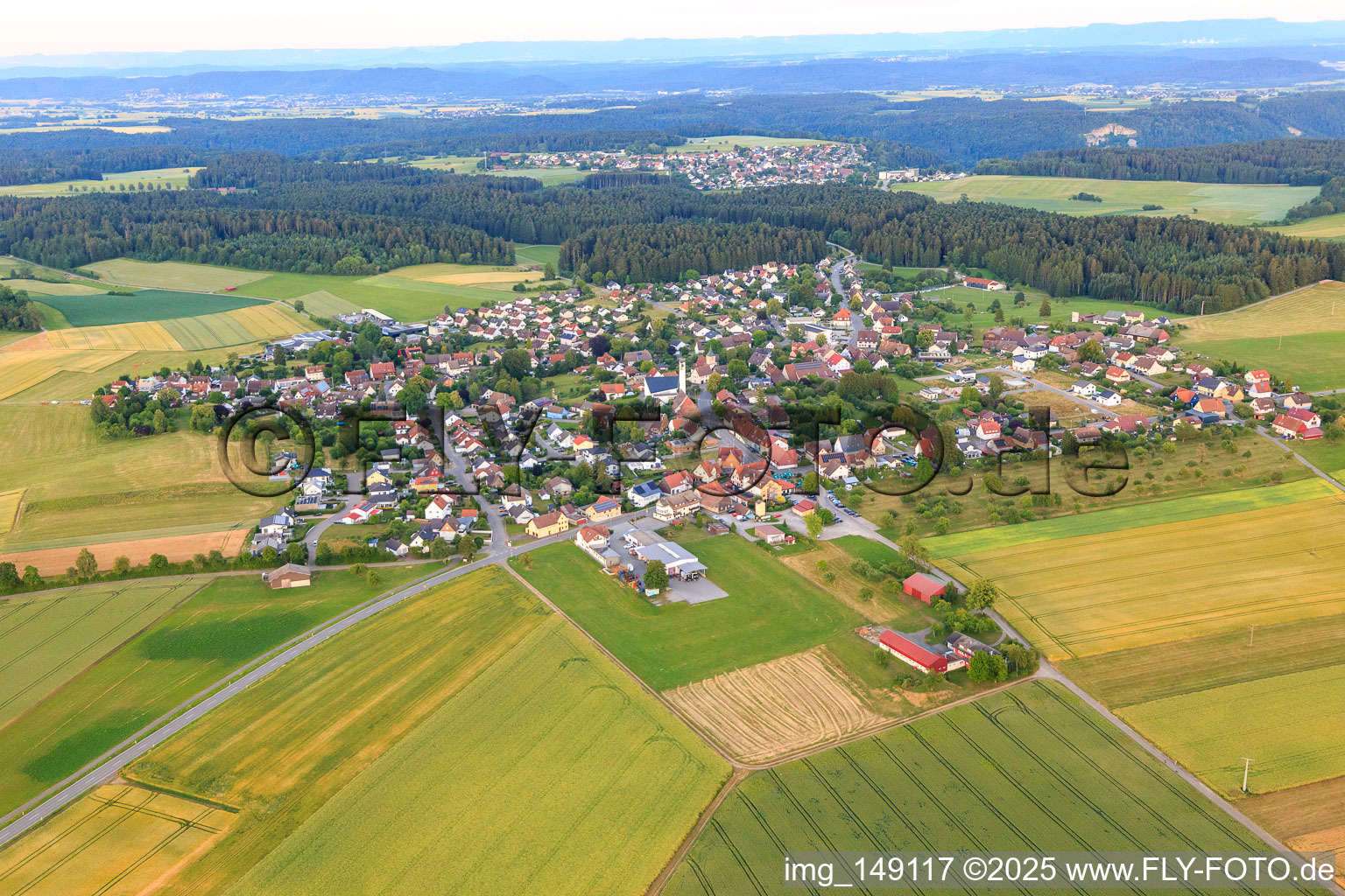 Dorfansicht aus Westen im Ortsteil Marschalkenzimmern in Dornhan im Bundesland Baden-Württemberg, Deutschland