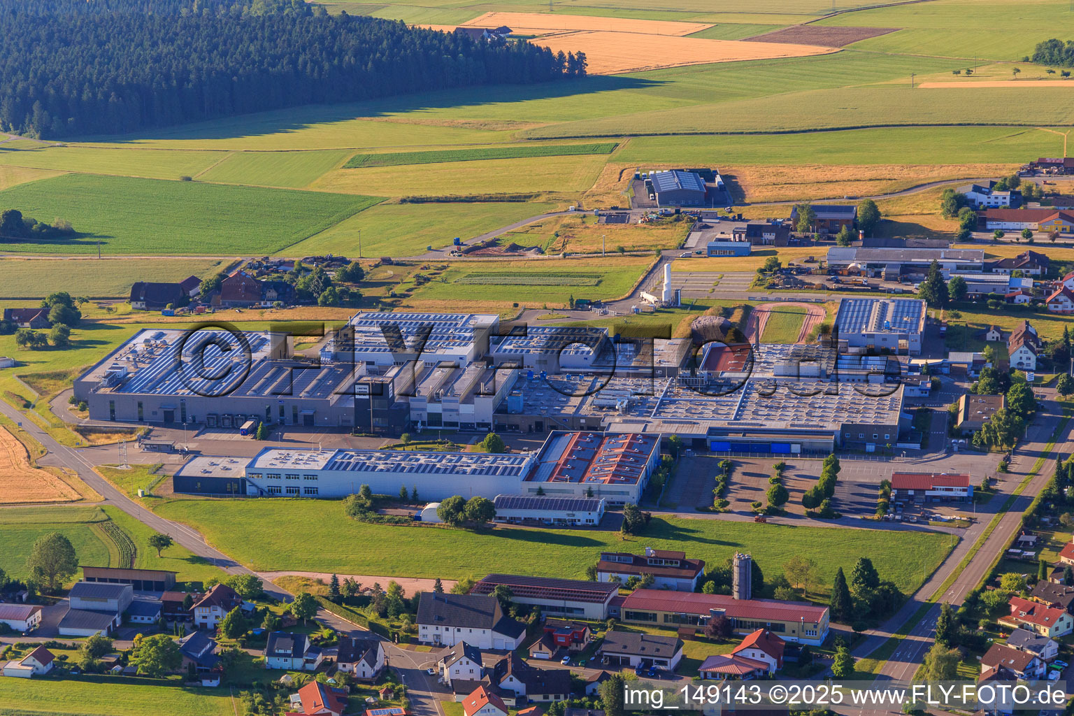Industriegebiet Sulgener Straße aus Norden mit BETEK GmbH & Co.KG, SIMON GROUP Aichhalden, SITEK - A BETEK BRAND and Karl SIMON GmbH & Co. KG im Ortsteil Vorderaichhalden im Bundesland Baden-Württemberg, Deutschland