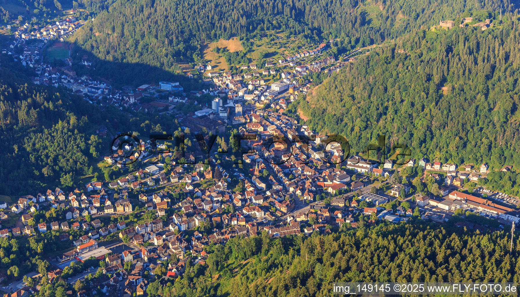 Stadtübersicht von Nordosten in Schramberg im Bundesland Baden-Württemberg, Deutschland