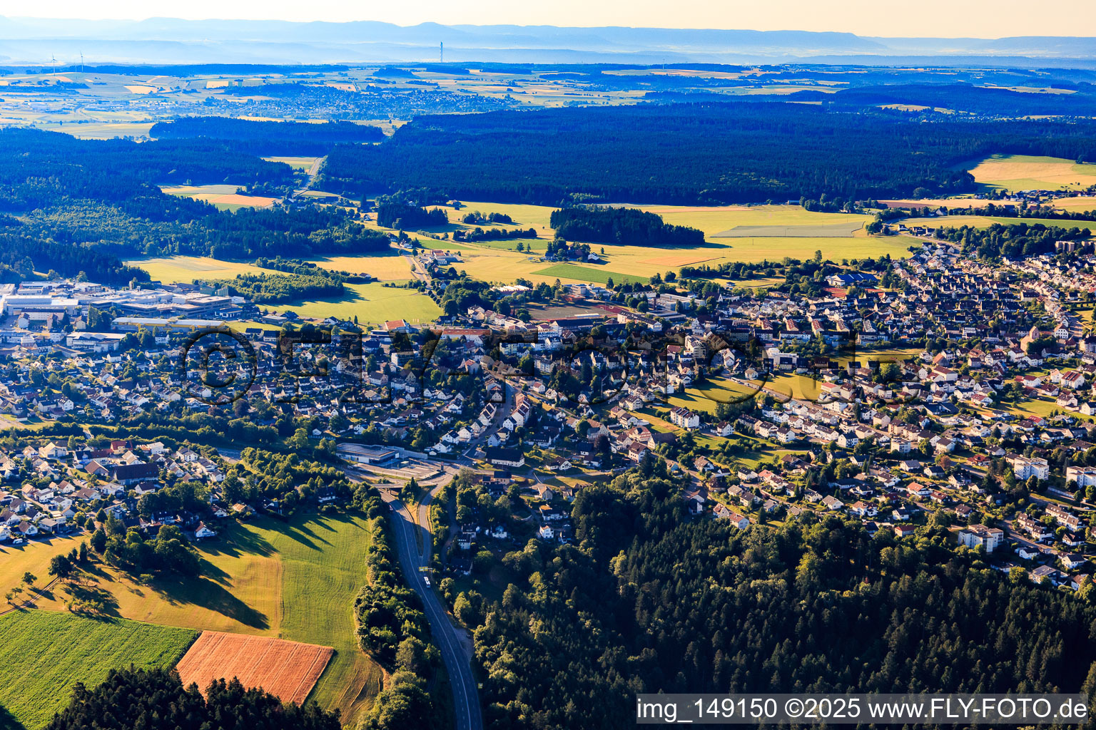 Ortsansicht von Westen im Ortsteil Sulgen in Schramberg im Bundesland Baden-Württemberg, Deutschland