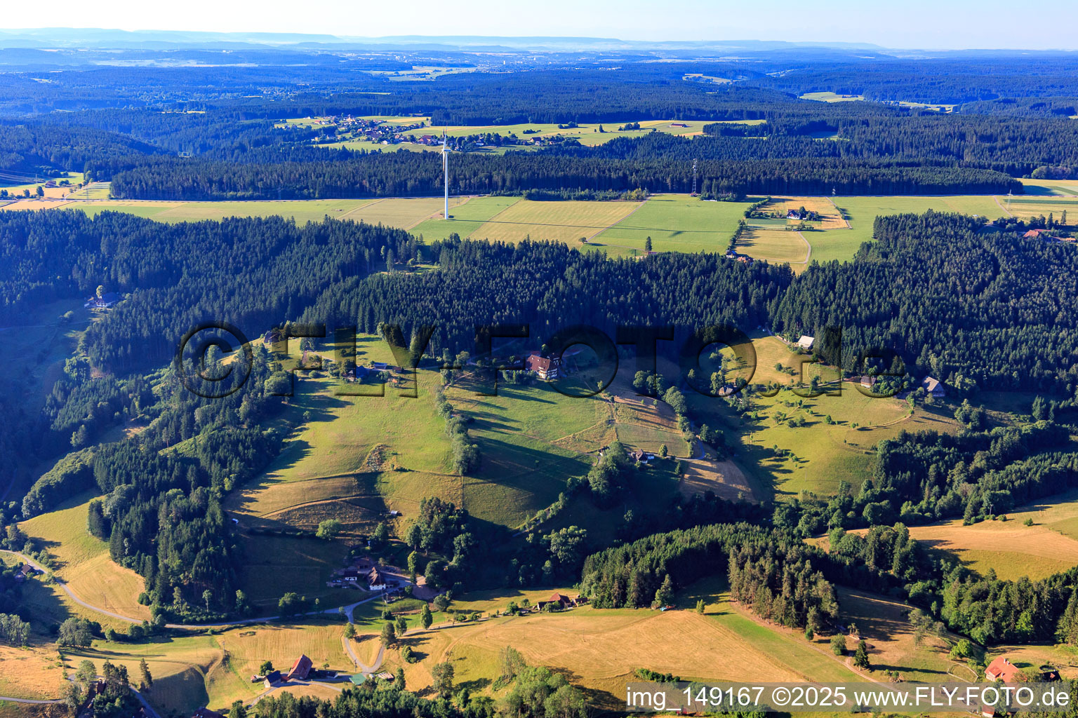 Windkraftanlage im Schwarzwald im Ortsteil Tennenbronn in Schramberg im Bundesland Baden-Württemberg, Deutschland