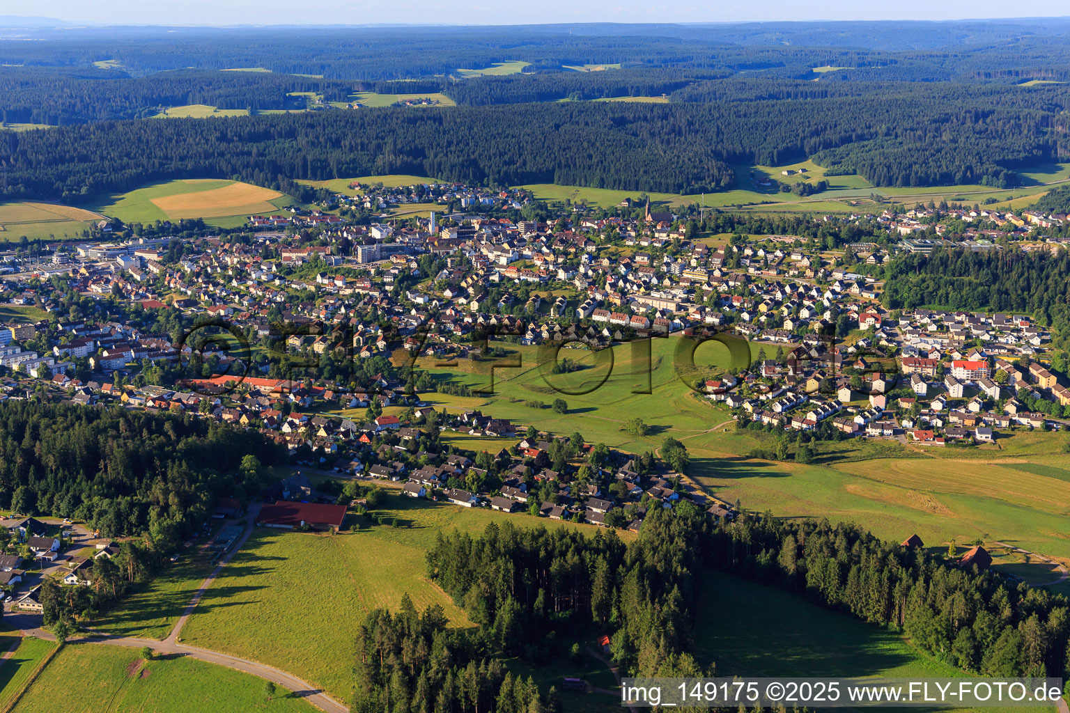 Luftbild von Stadtansicht aus Norden im Ortsteil Saint Georgen im Schwarzwald in St. Georgen im Schwarzwald im Bundesland Baden-Württemberg, Deutschland
