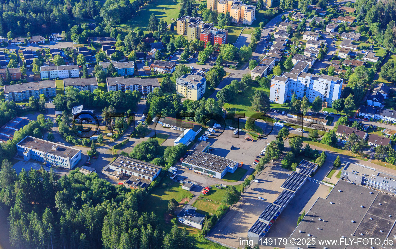 Industriegebiet Feldbergstraße mit Gebrüder Kieninger und swiss TAC GmbH Germany im Ortsteil Saint Georgen im Schwarzwald in St. Georgen im Schwarzwald im Bundesland Baden-Württemberg, Deutschland