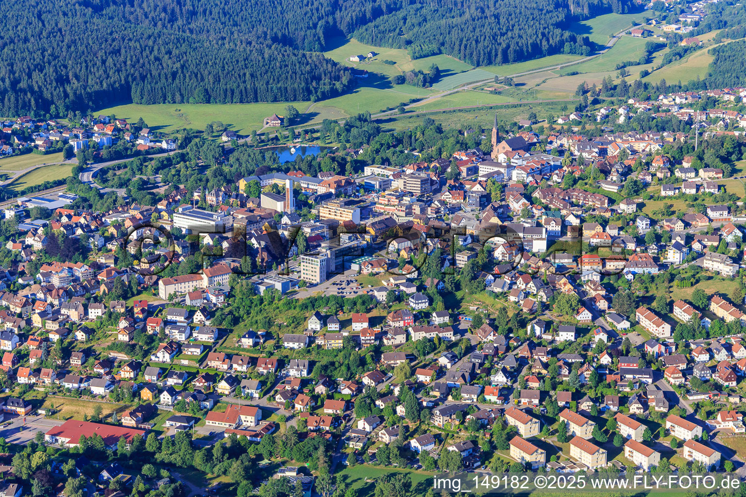 Stadtansicht aus Nordosten im Ortsteil Saint Georgen im Schwarzwald in St. Georgen im Schwarzwald im Bundesland Baden-Württemberg, Deutschland